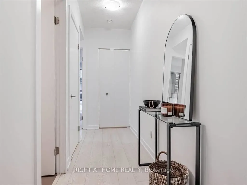 20 Bruyeres Mews, #305