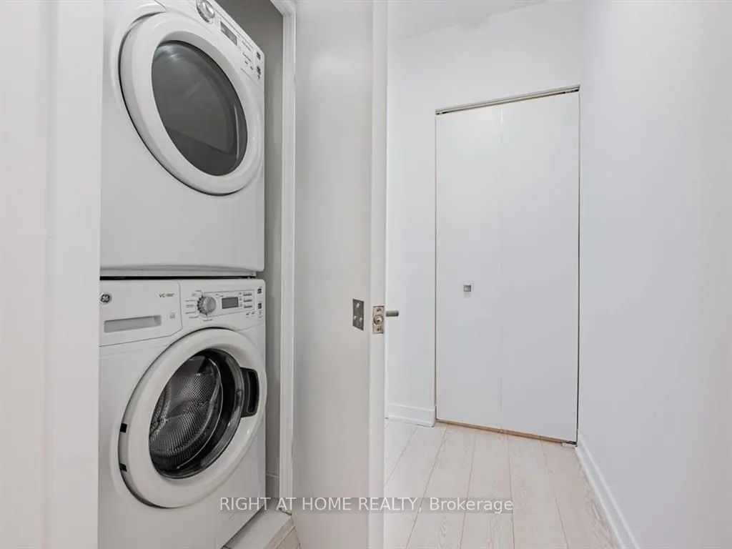 20 Bruyeres Mews, #305