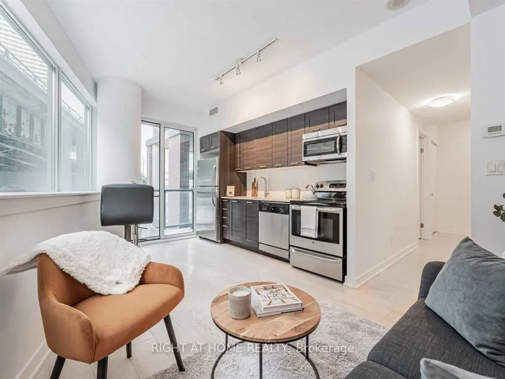 20 Bruyeres Mews, #305