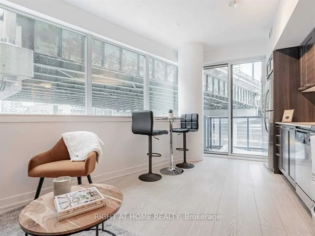 20 Bruyeres Mews, #305