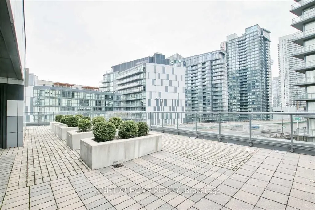 20 Bruyeres Mews, #305