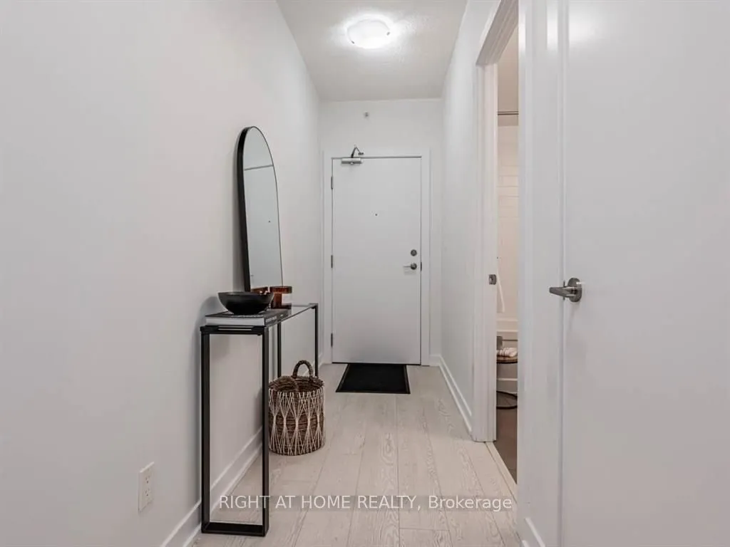 20 Bruyeres Mews, #305