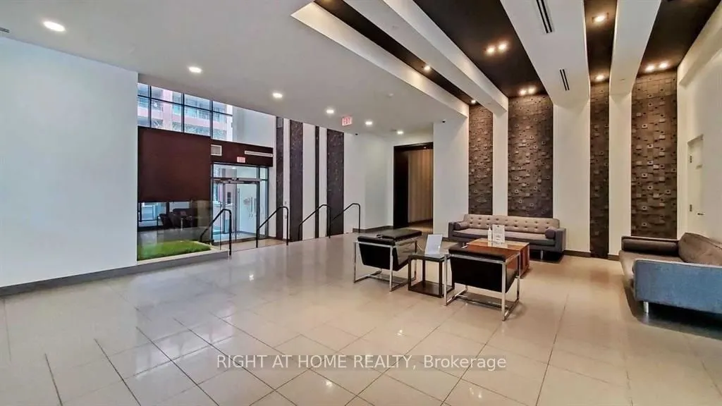20 Bruyeres Mews, #305