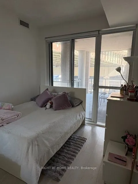20 Bruyeres Mews, #305