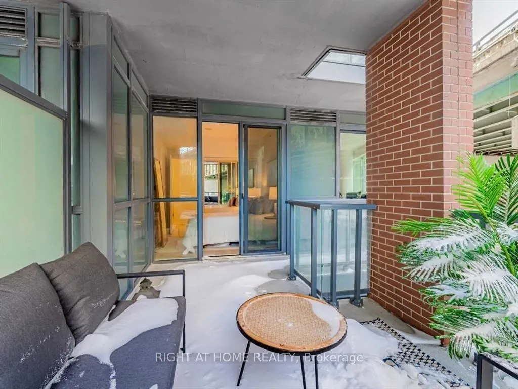 20 Bruyeres Mews, #305