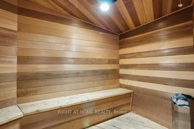 20 Bruyeres Mews, #305