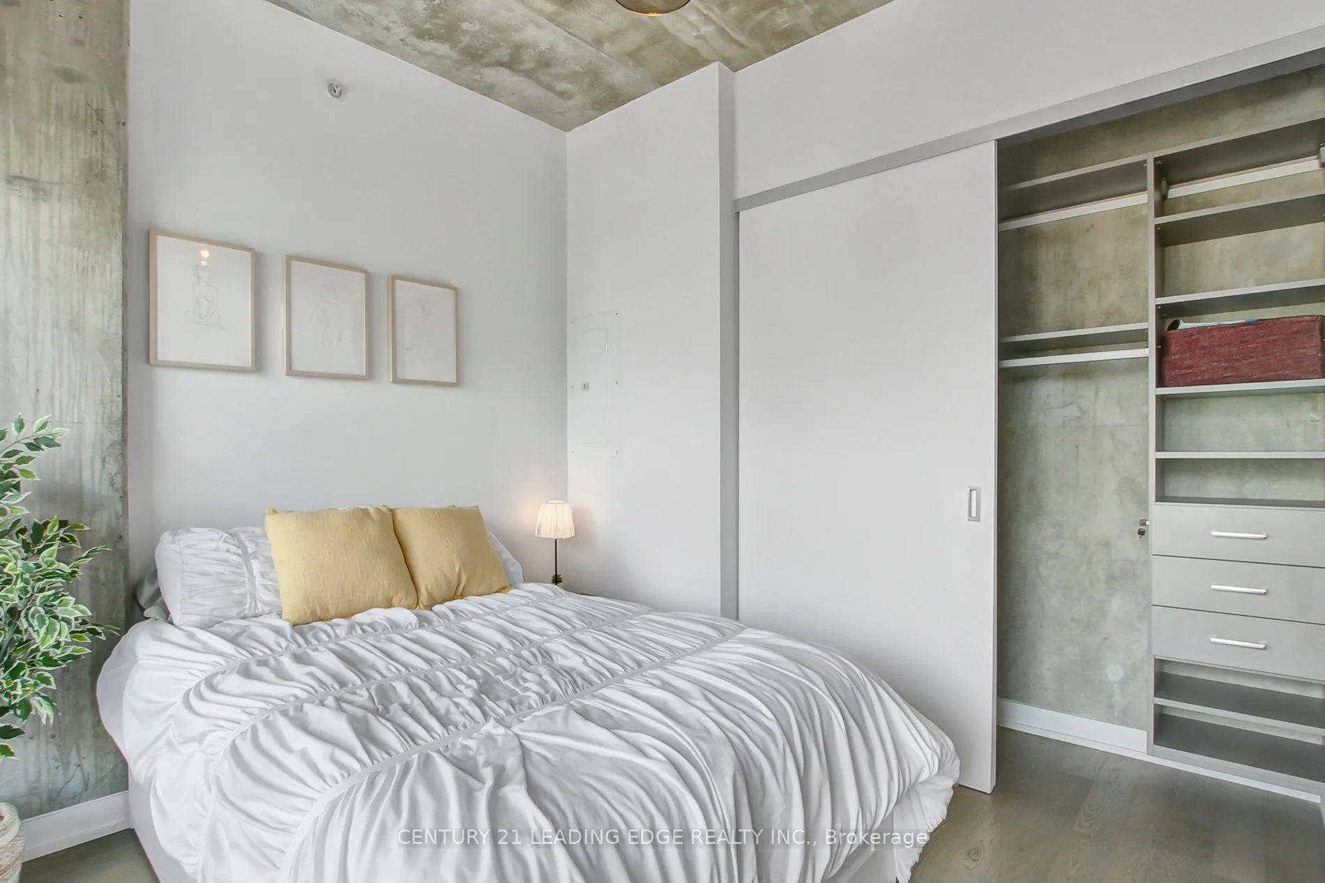 39 Brant Street, #908