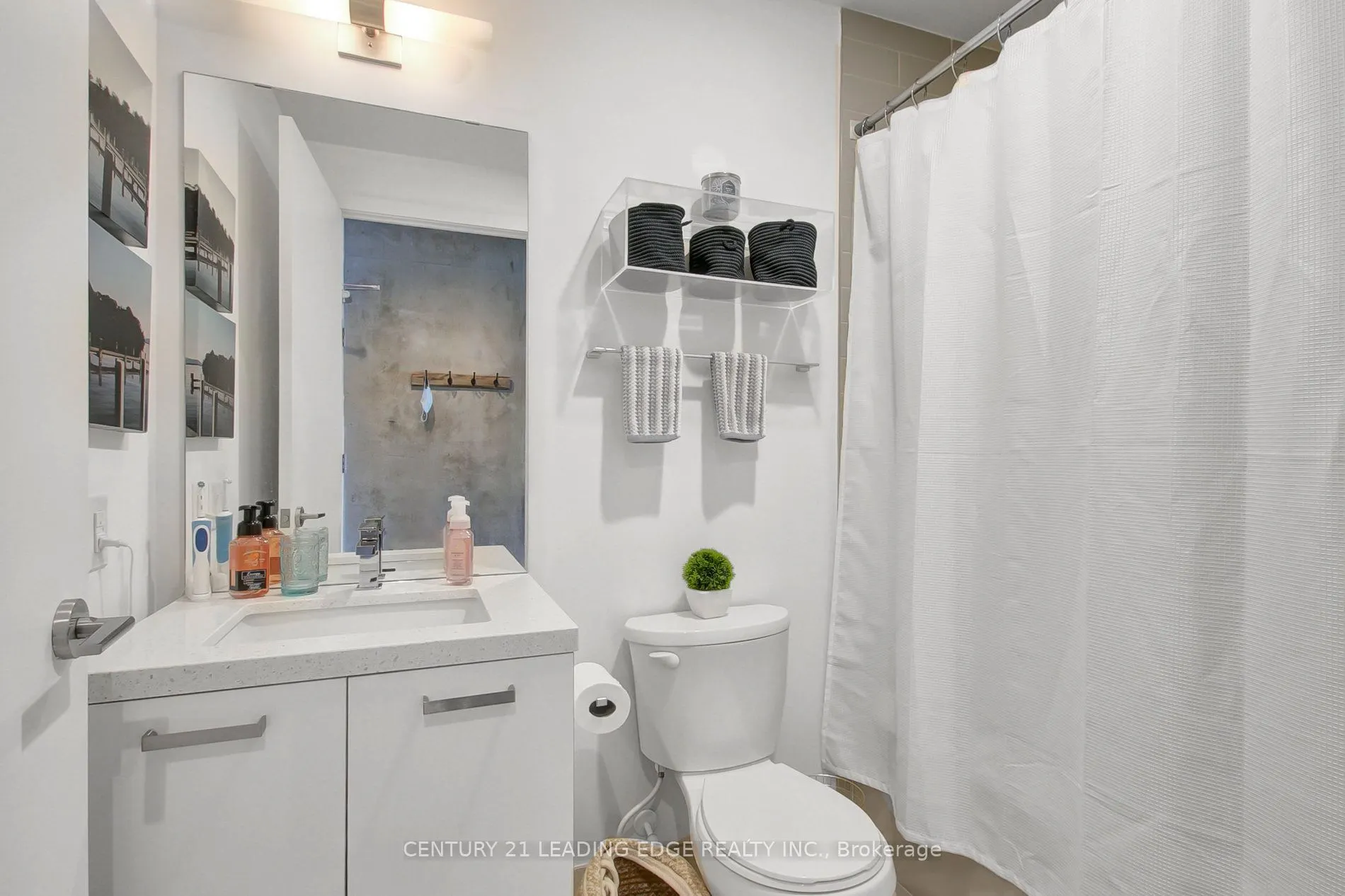 39 Brant Street, #908