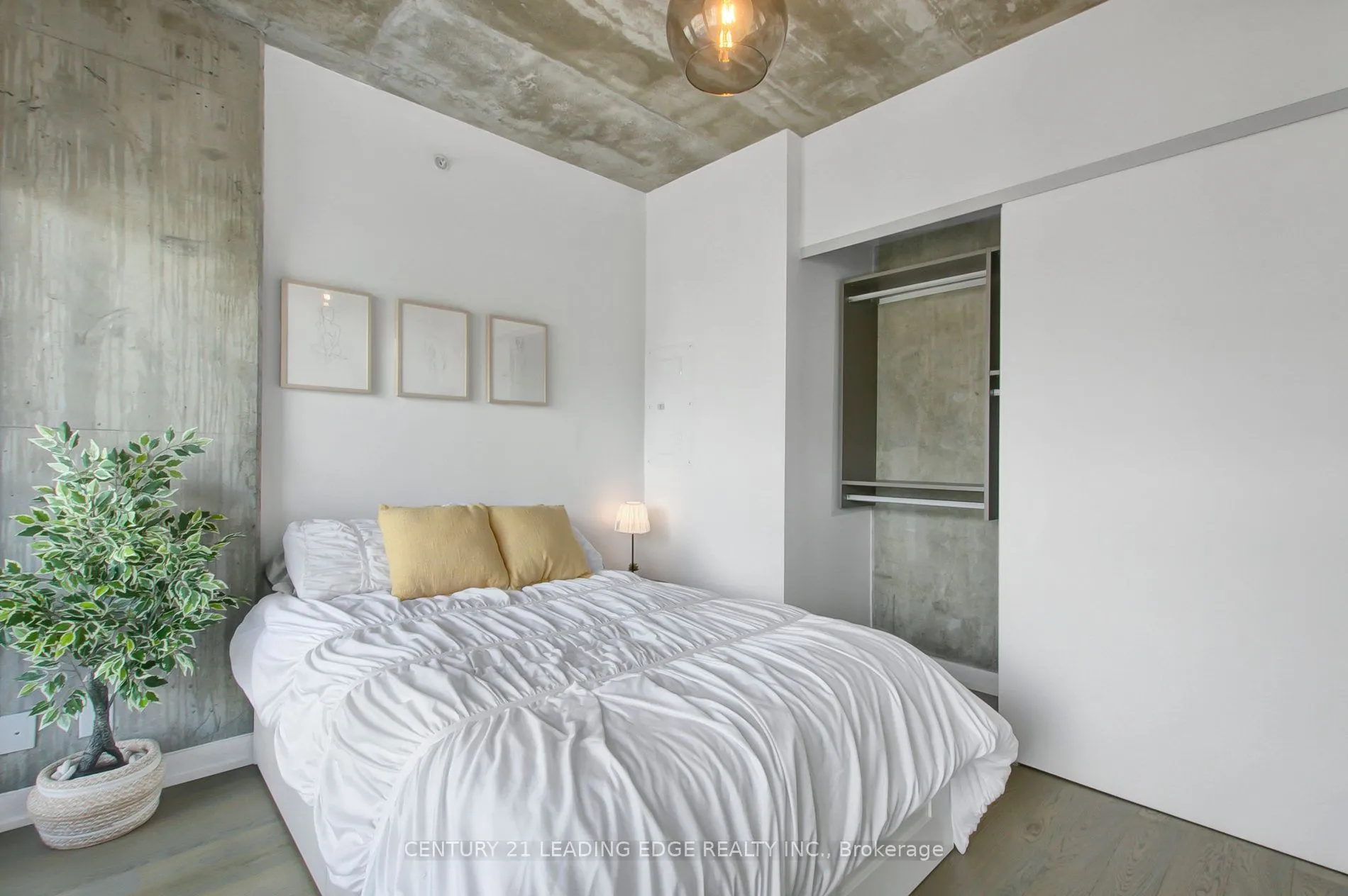 39 Brant Street, #908