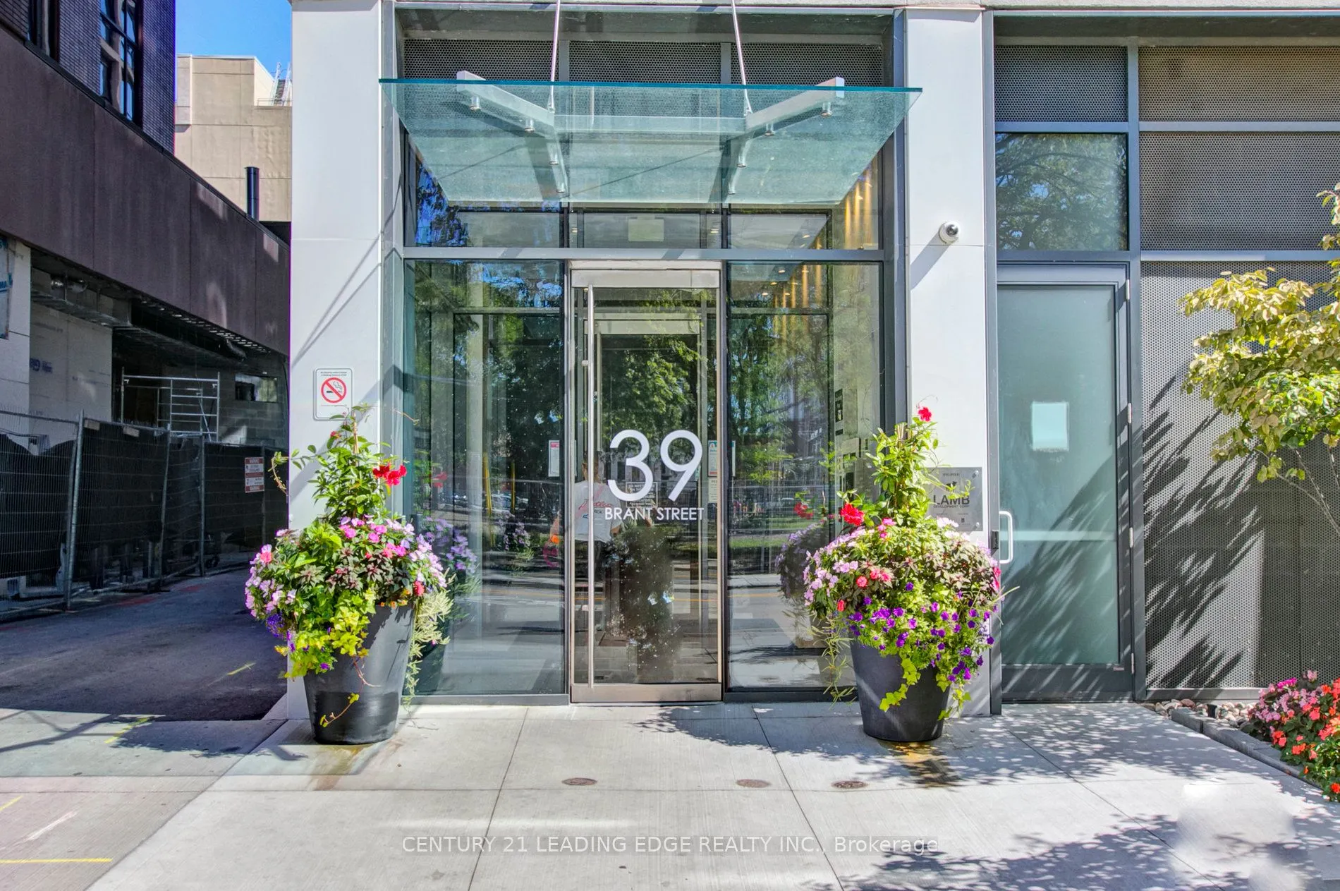 39 Brant Street, #908