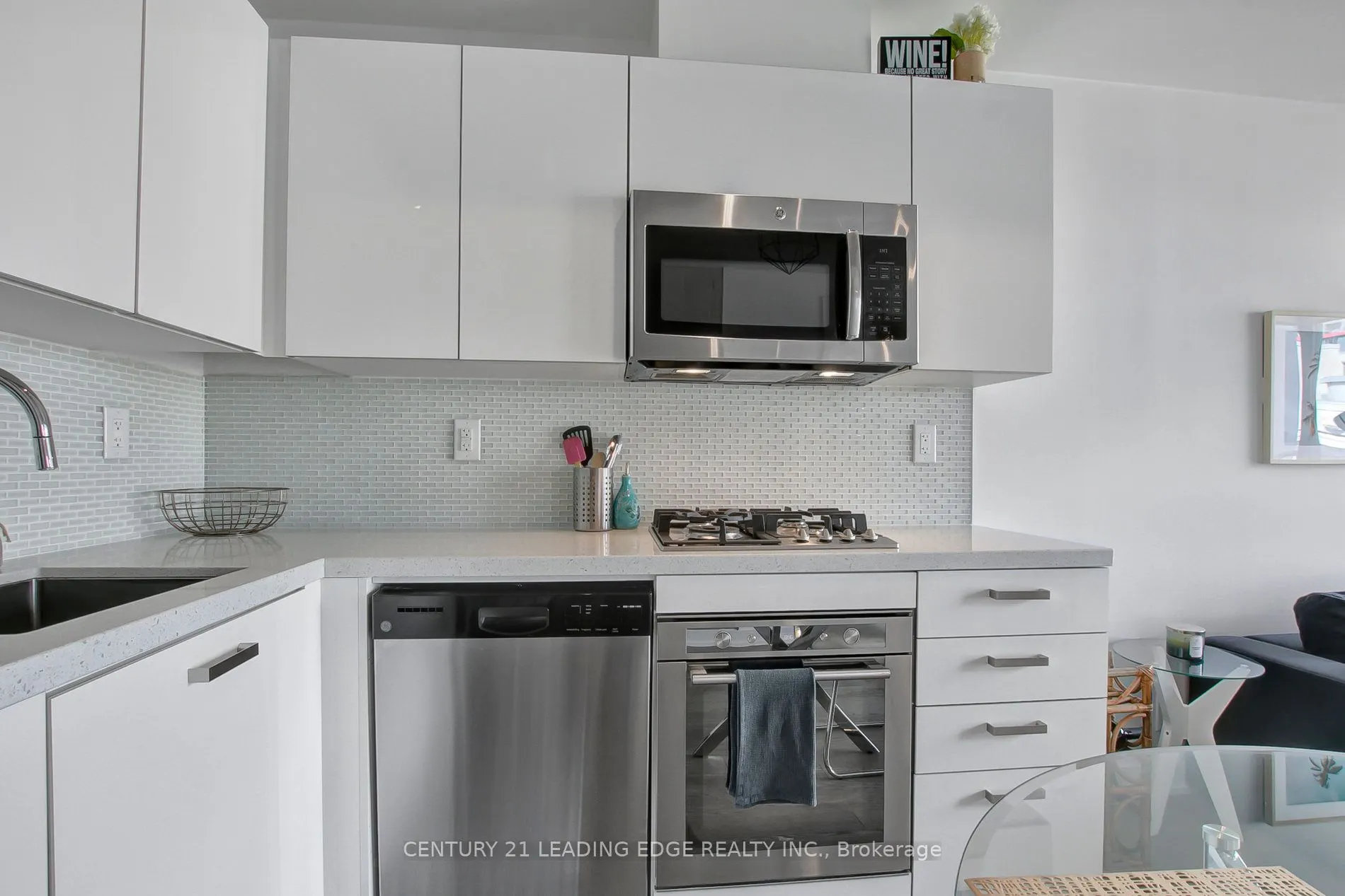 39 Brant Street, #908