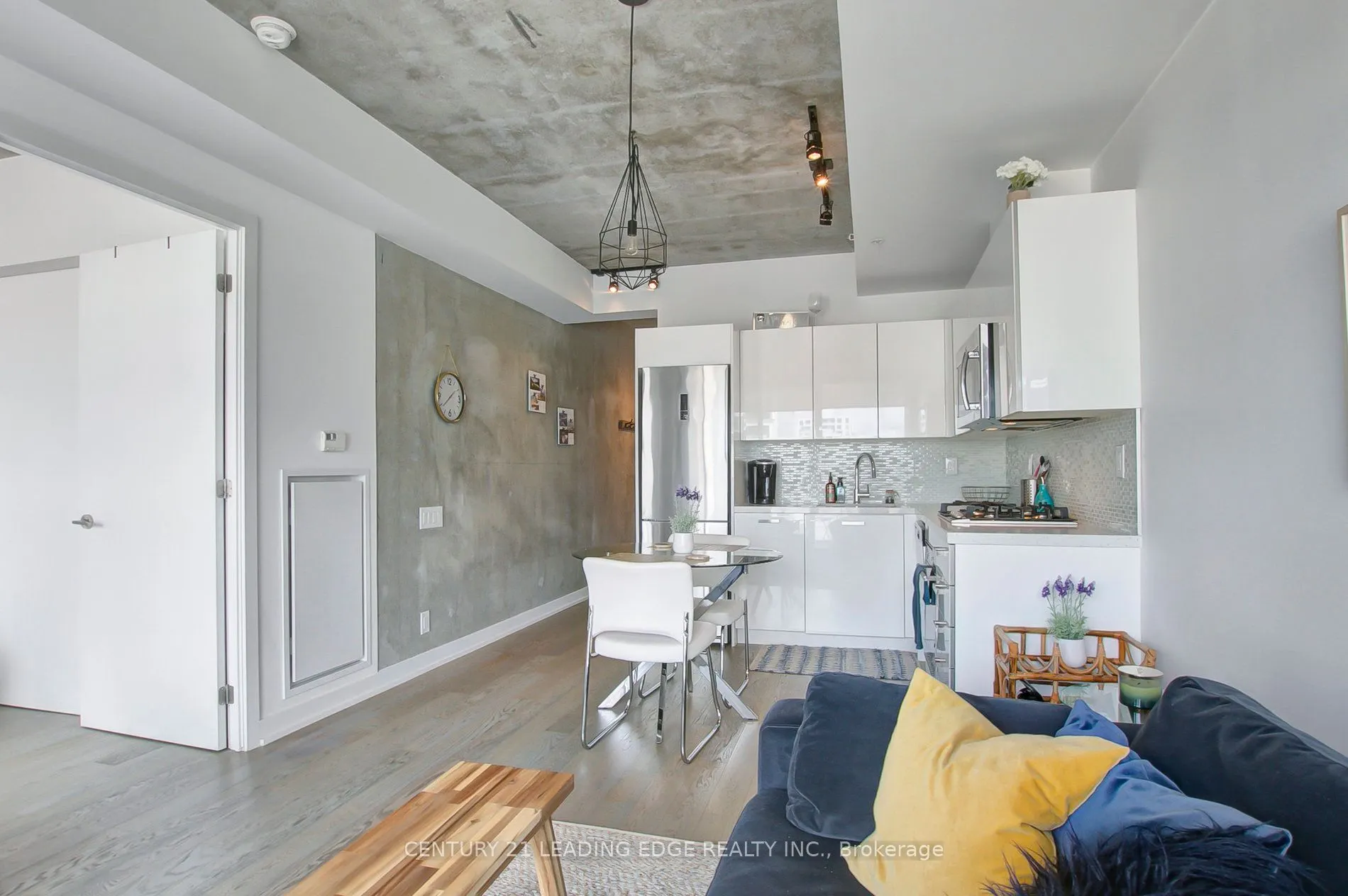 39 Brant Street, #908