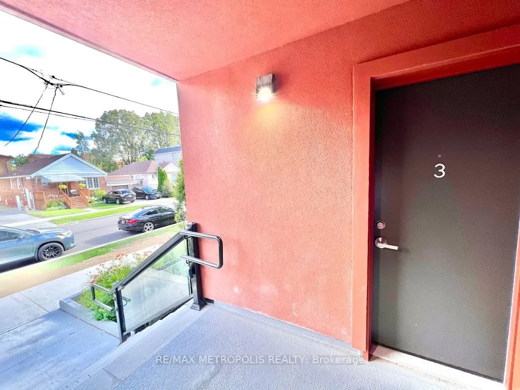 8 Marquette Avenue, #3