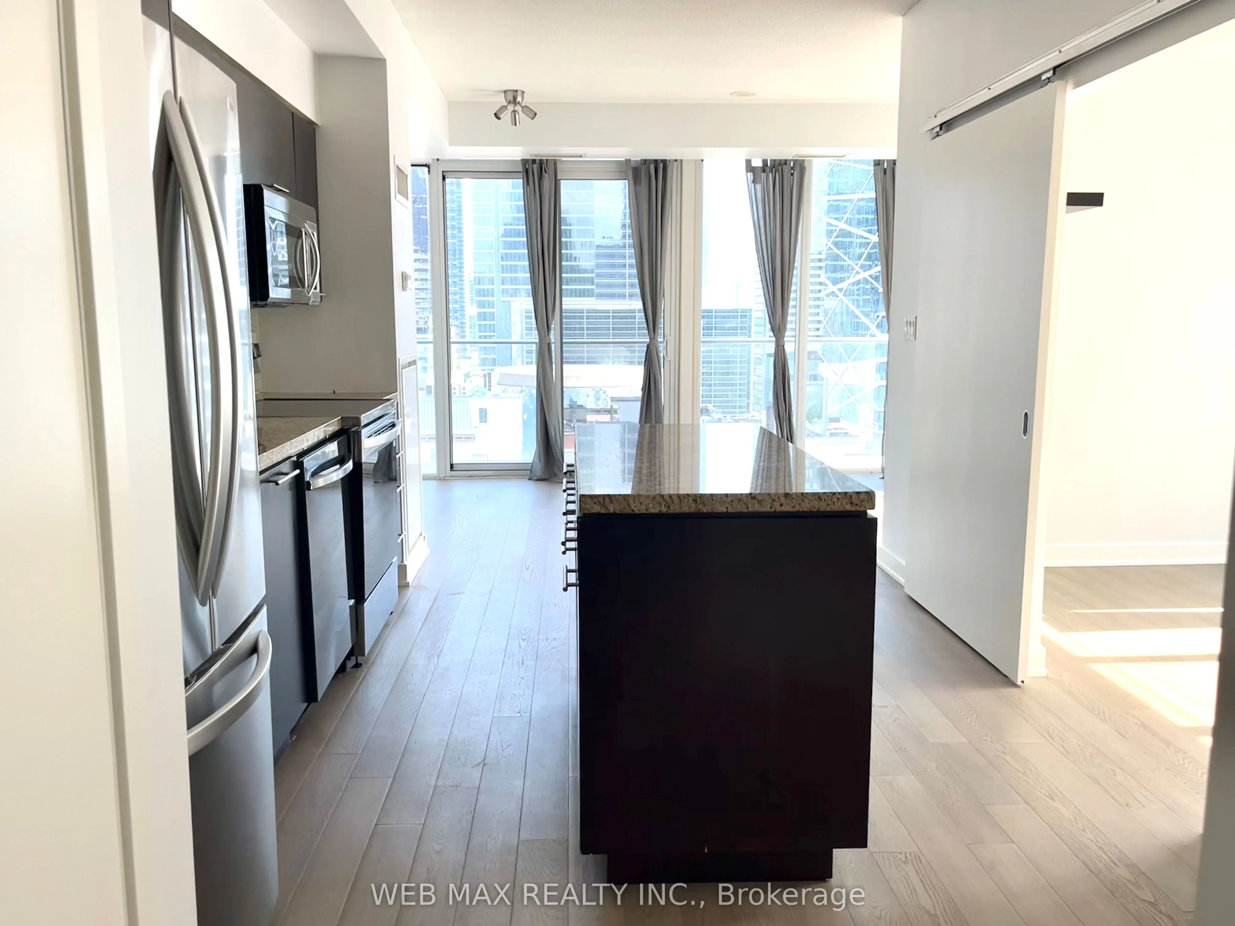 126 Simcoe Street, #1303