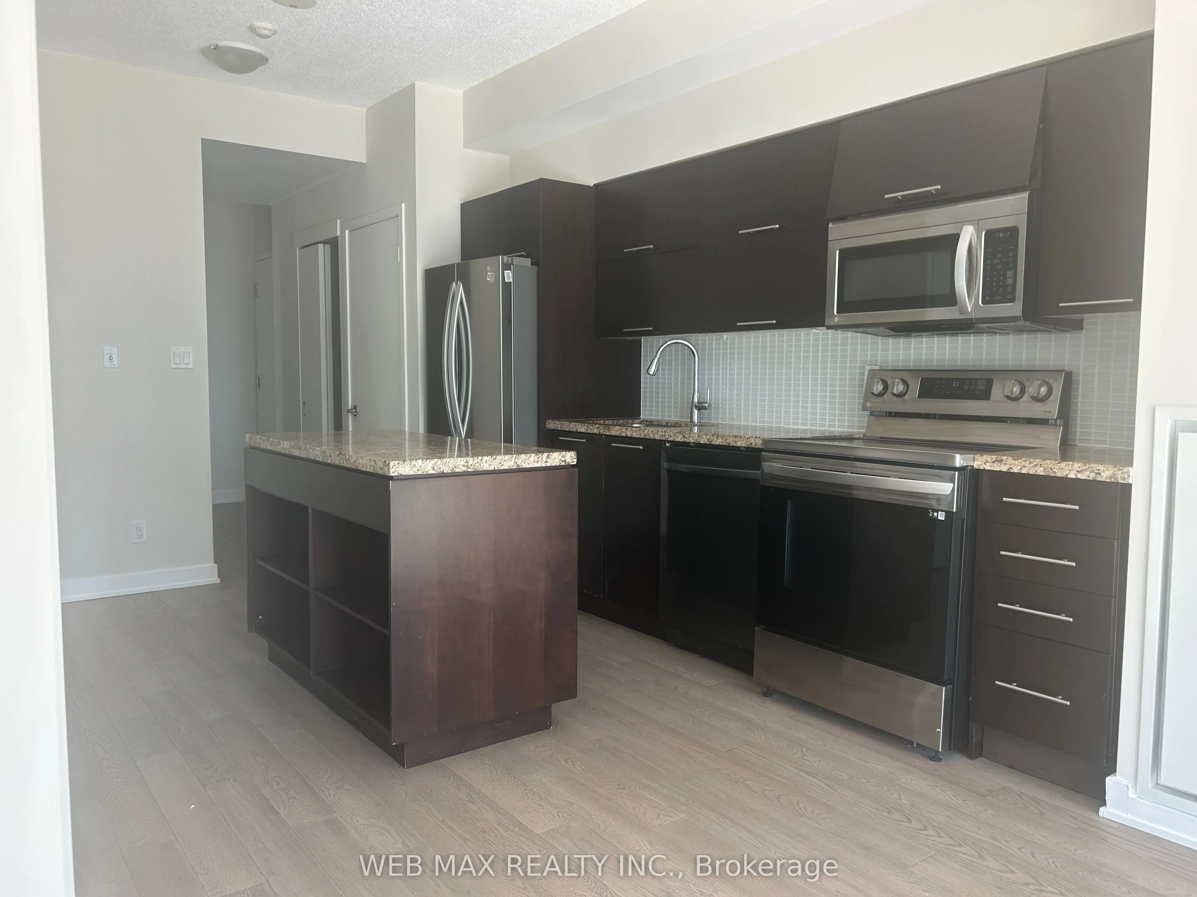 126 Simcoe Street, #1303