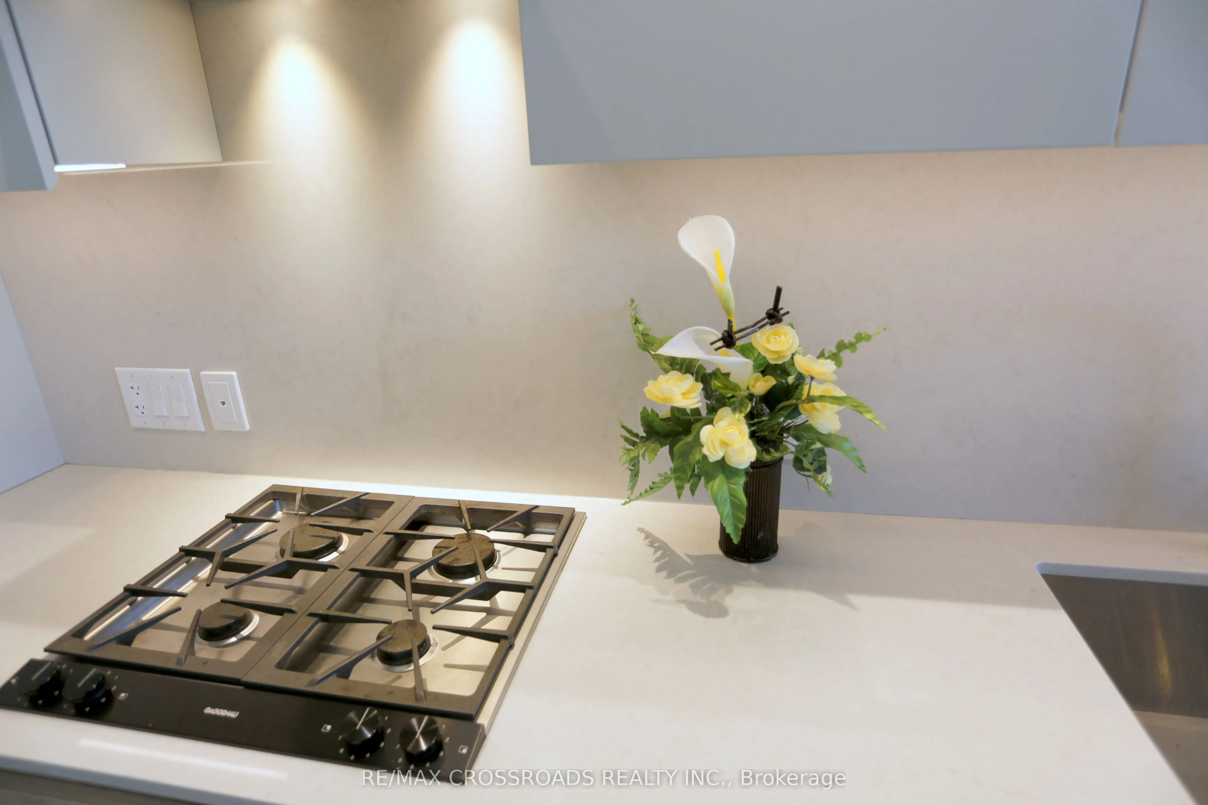 81 Wellesley Street E, #1506
