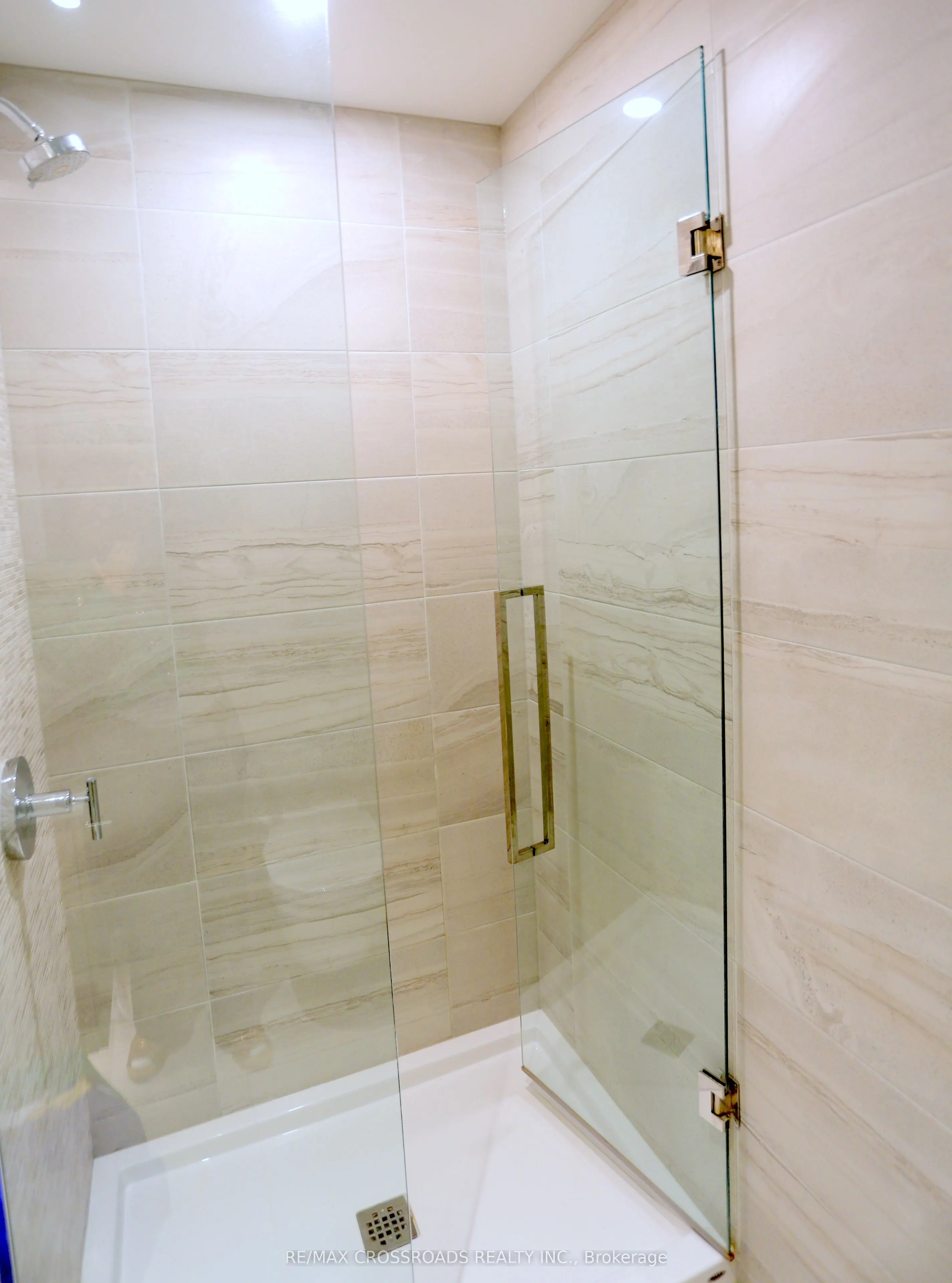 81 Wellesley Street E, #1506