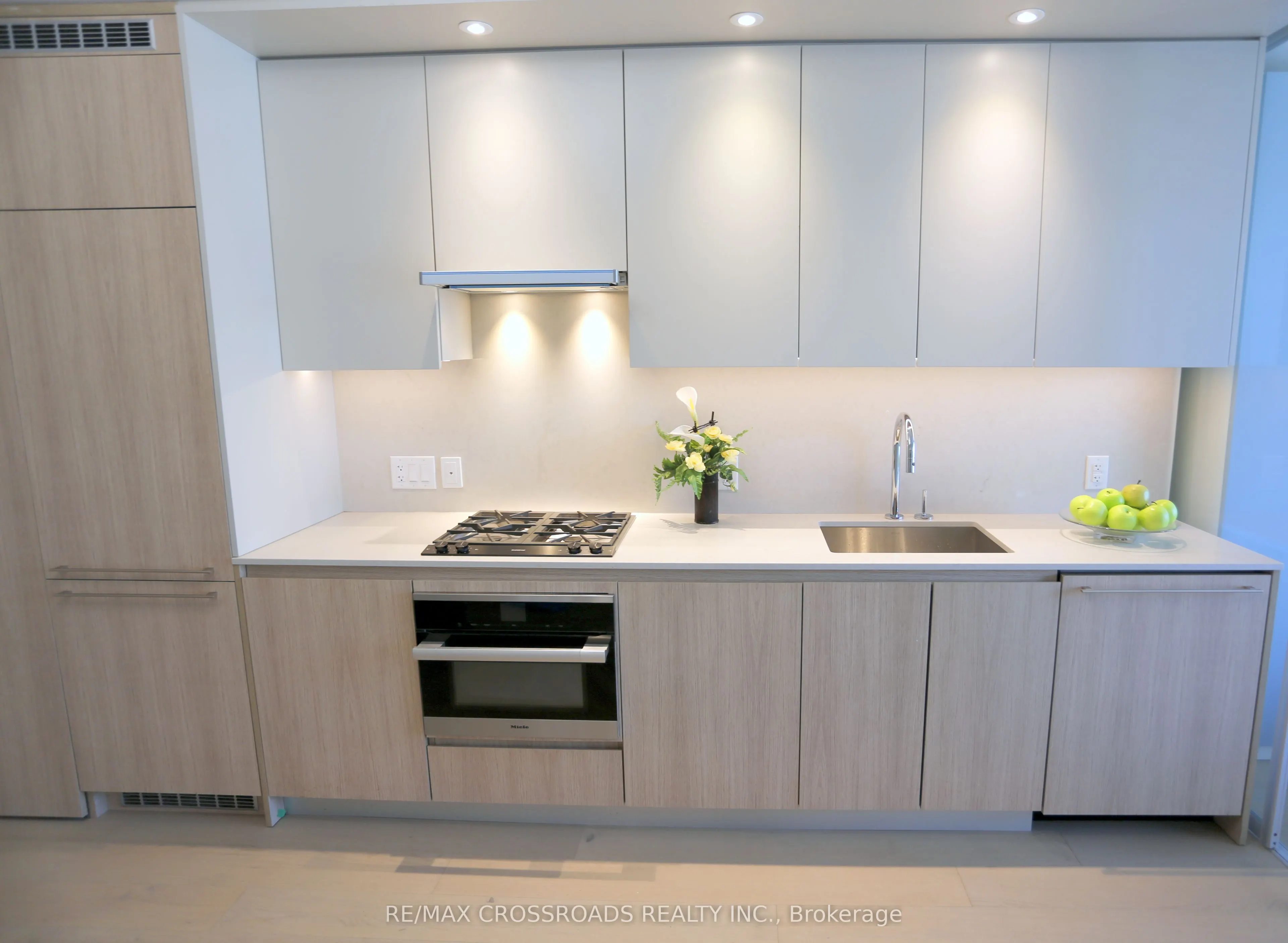 81 Wellesley Street E, #1506