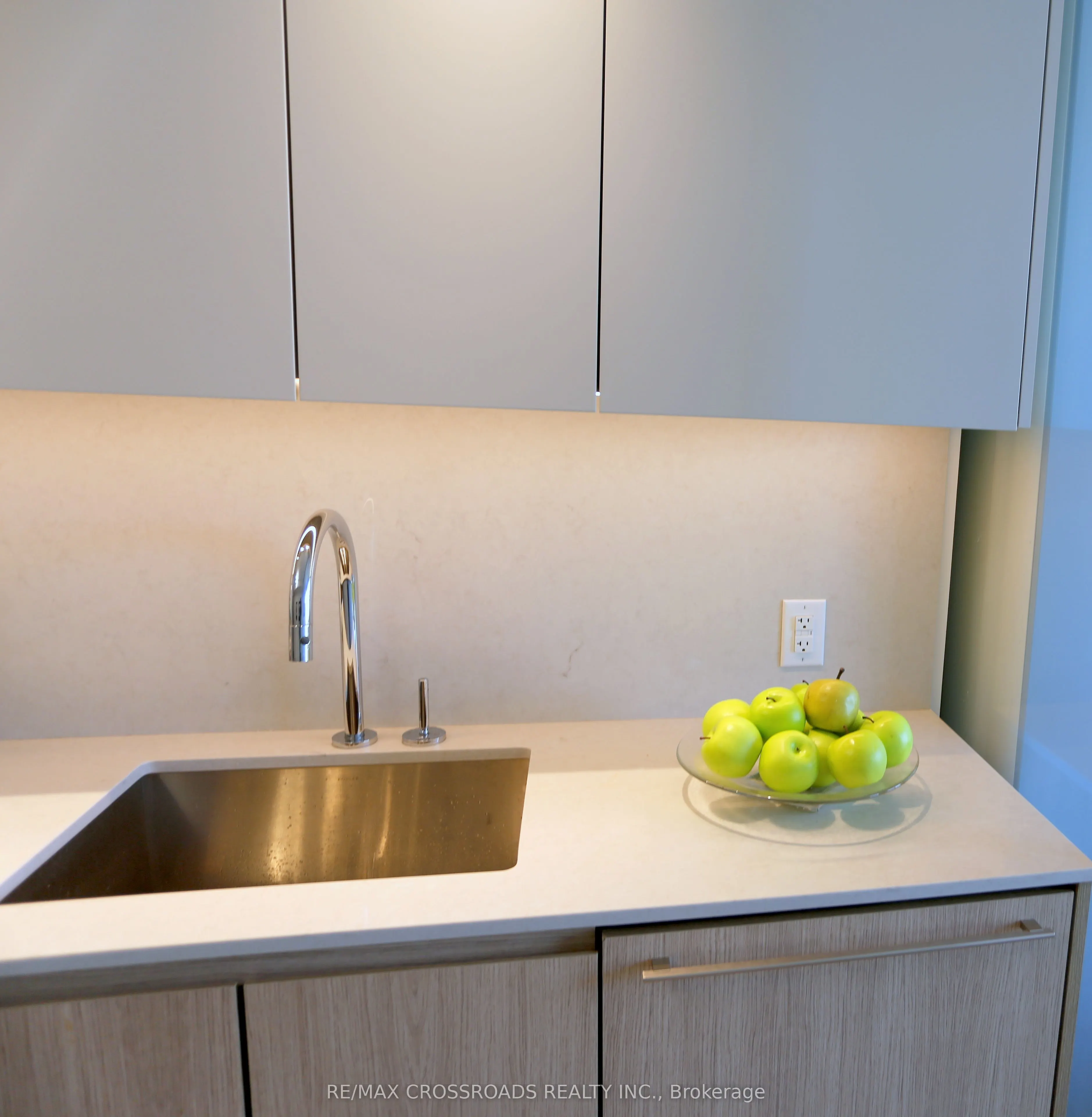 81 Wellesley Street E, #1506