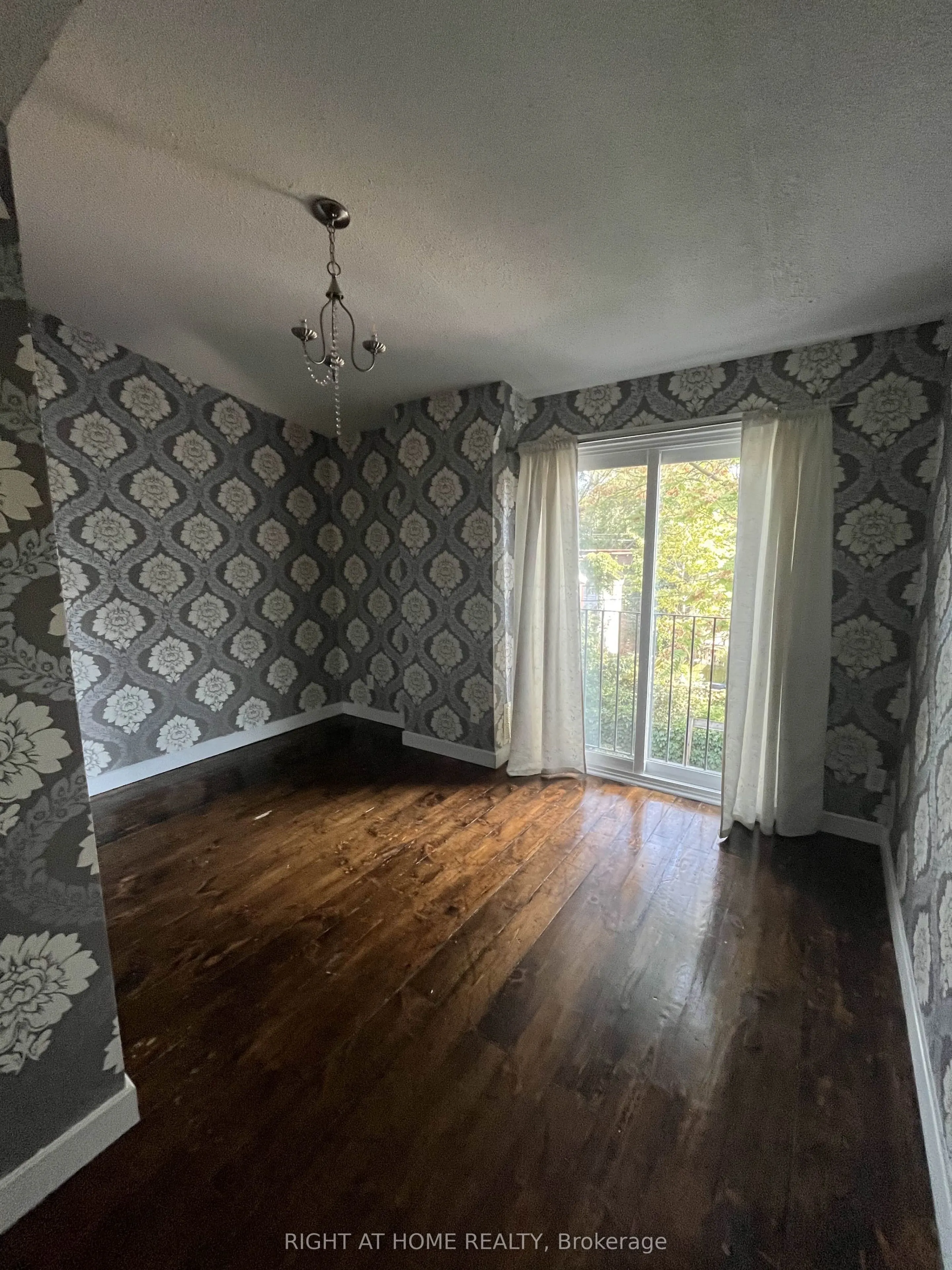 325 Jarvis Street, #32