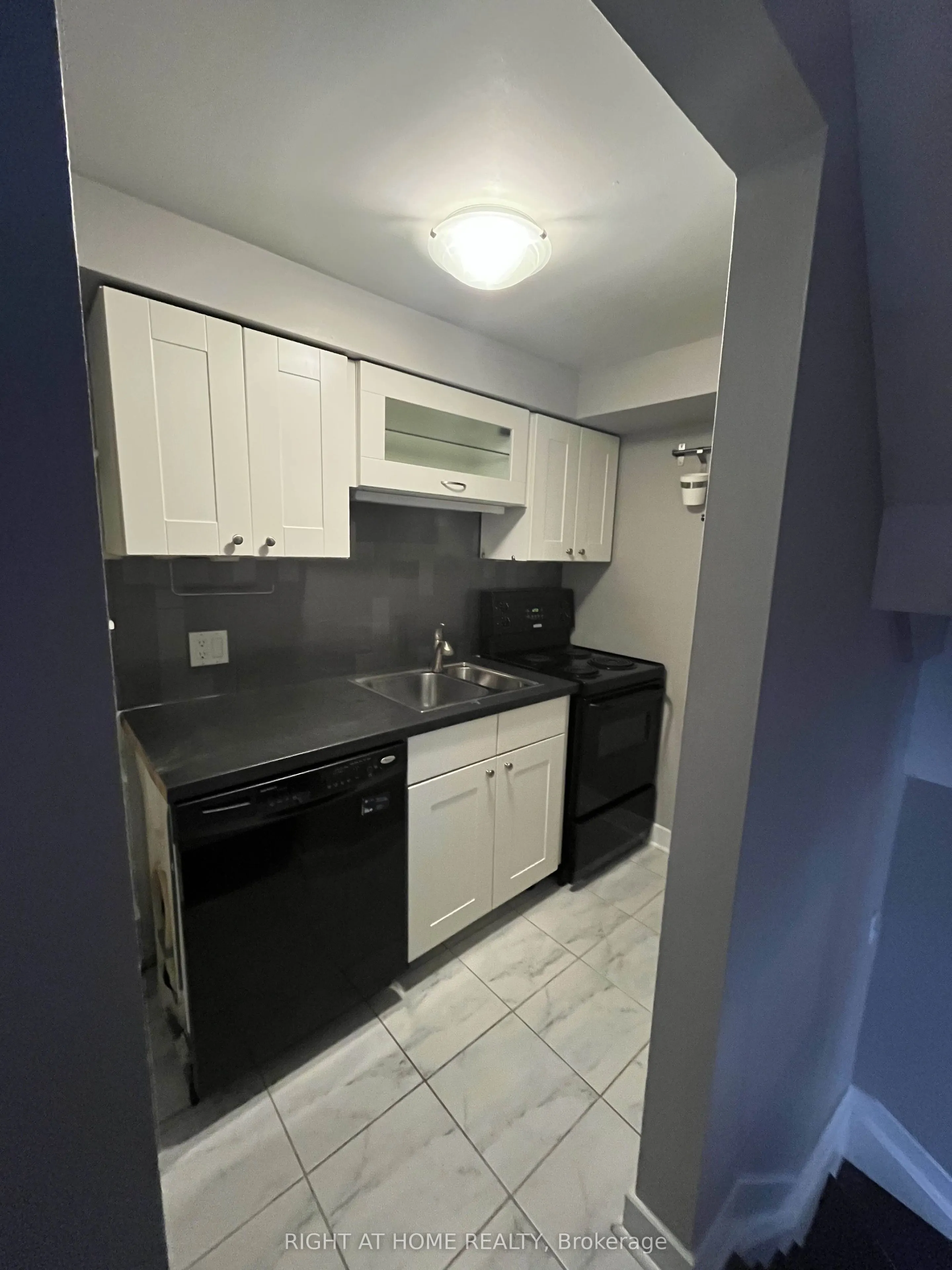 325 Jarvis Street, #32