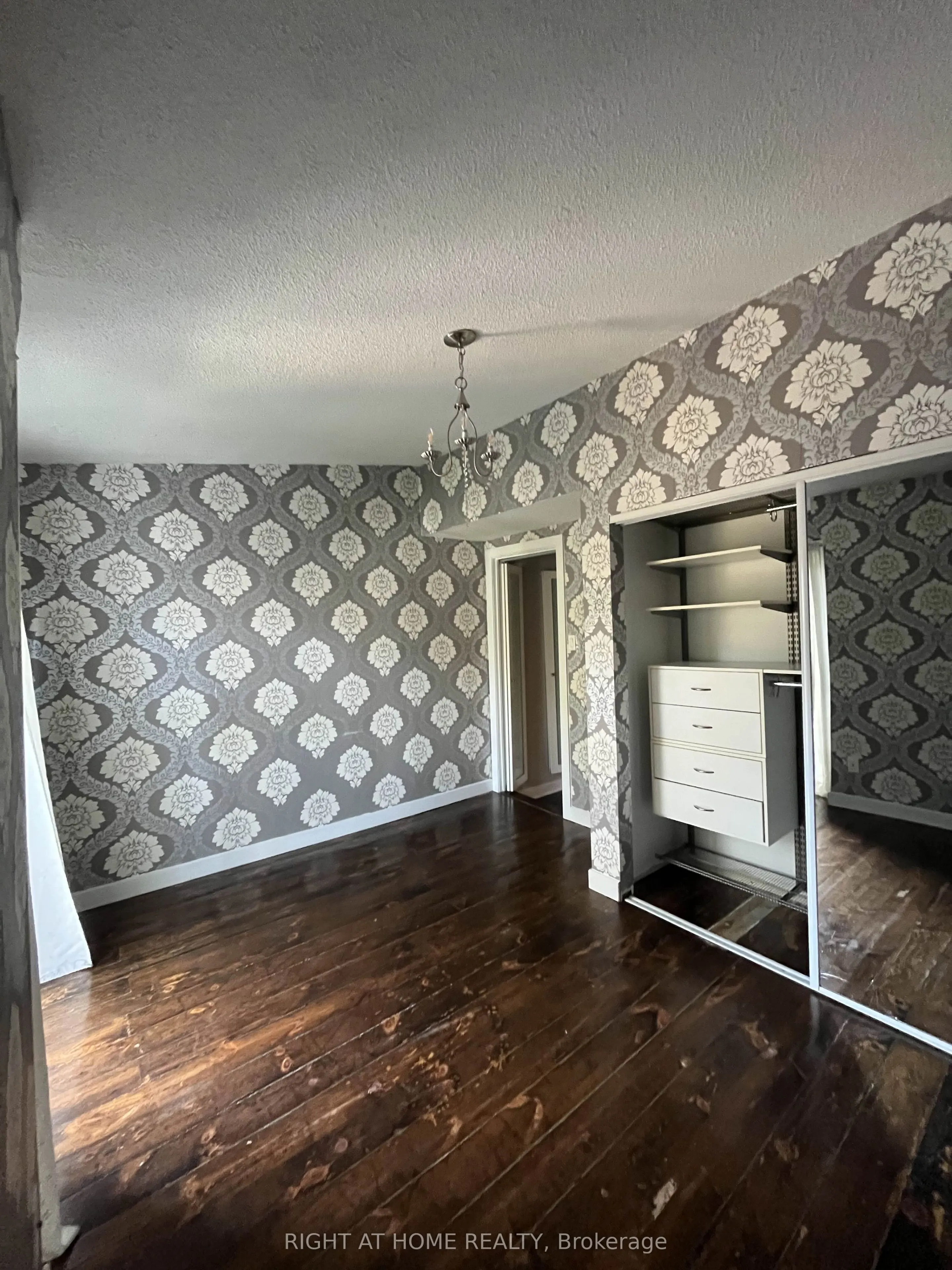 325 Jarvis Street, #32