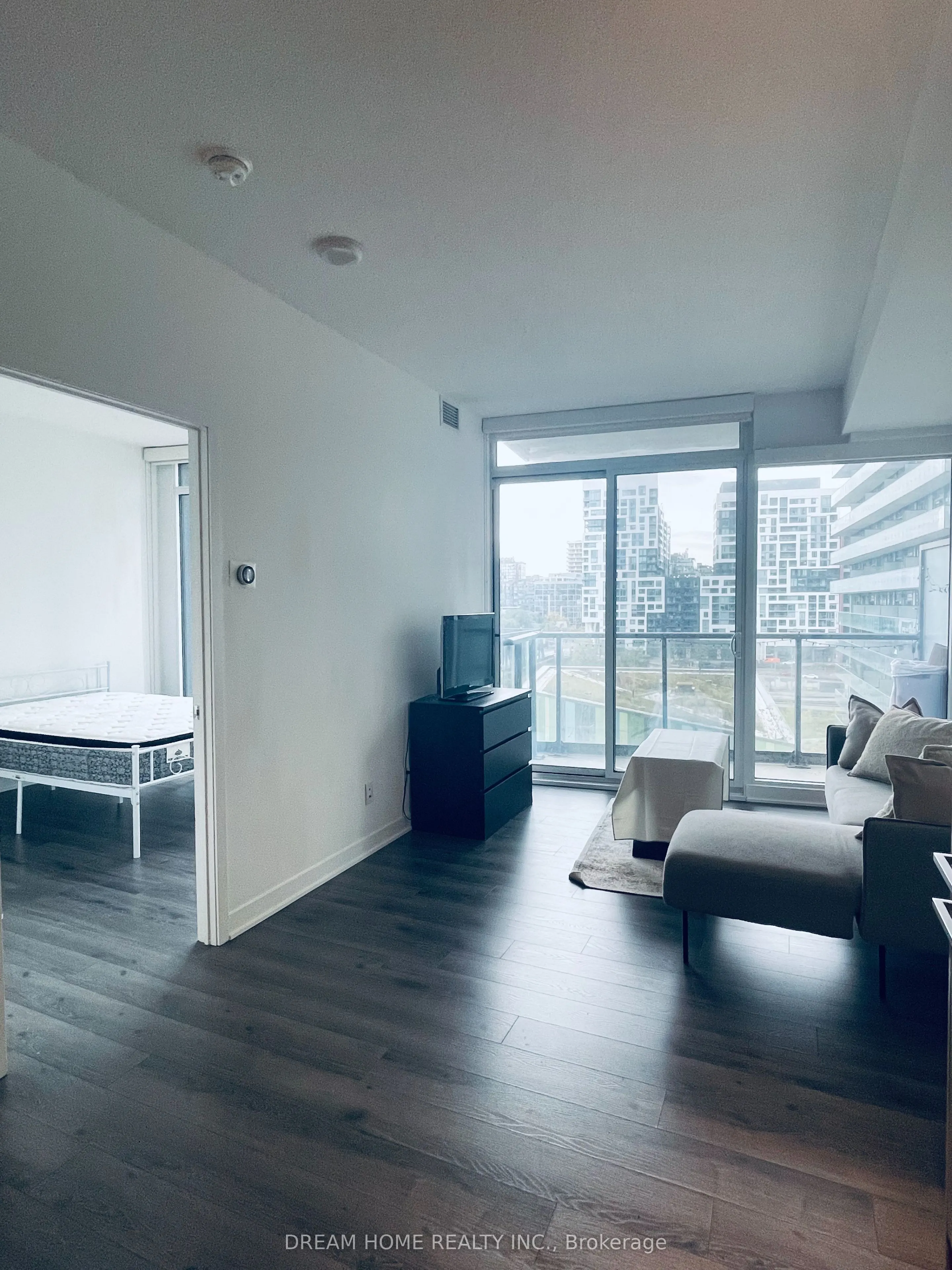 90 Queens Wharf Road, #811