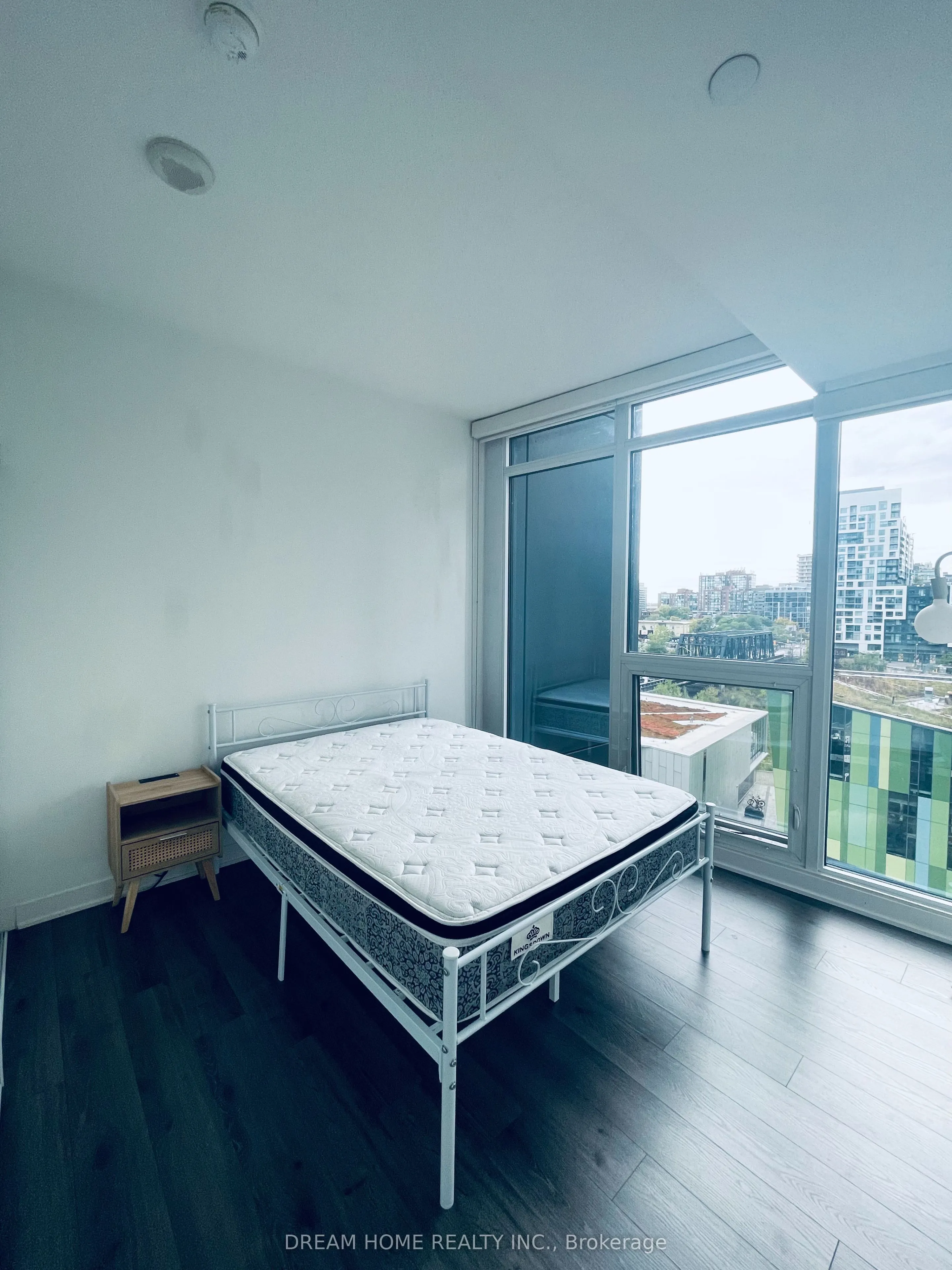 90 Queens Wharf Road, #811