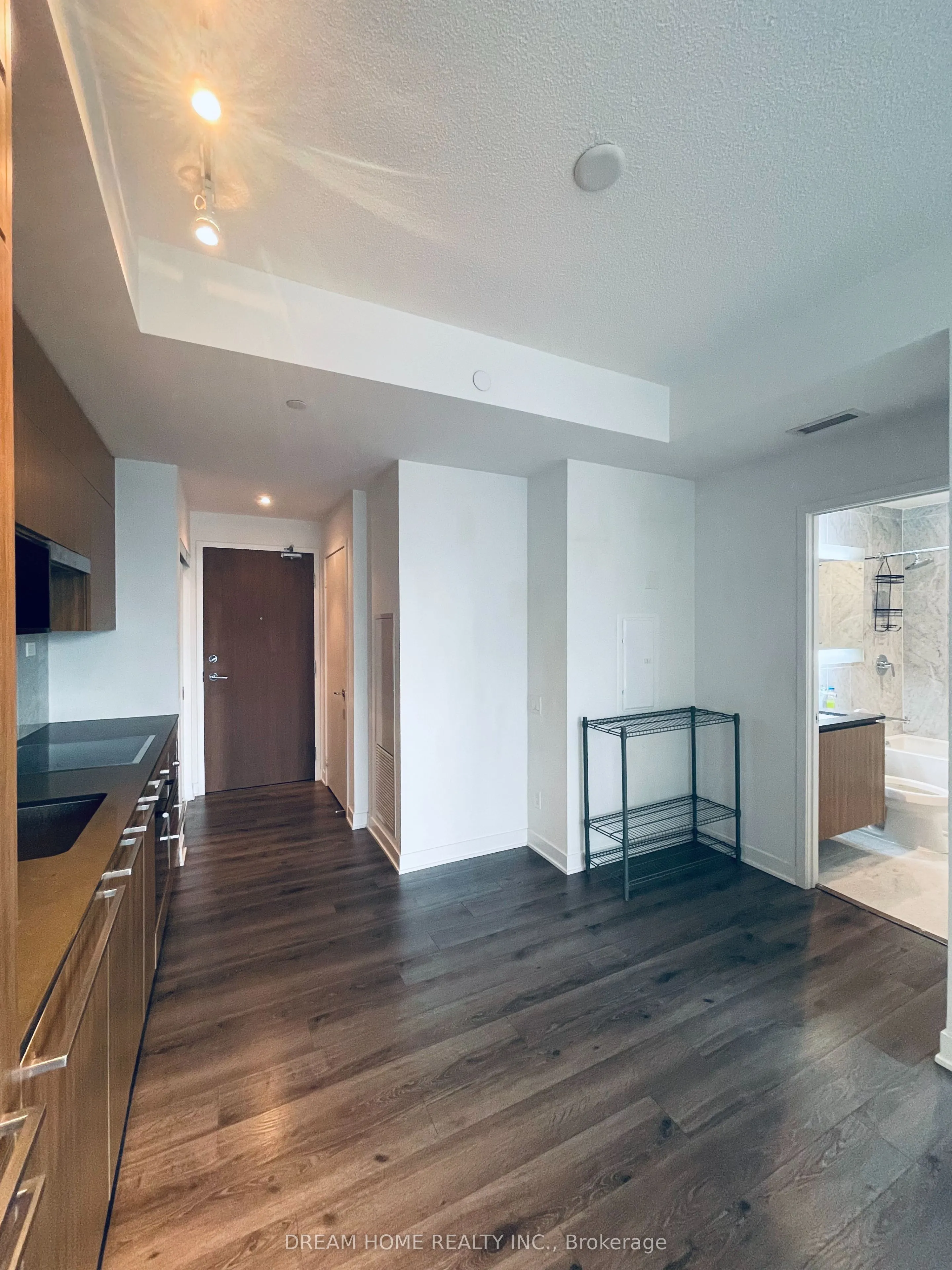 90 Queens Wharf Road, #811