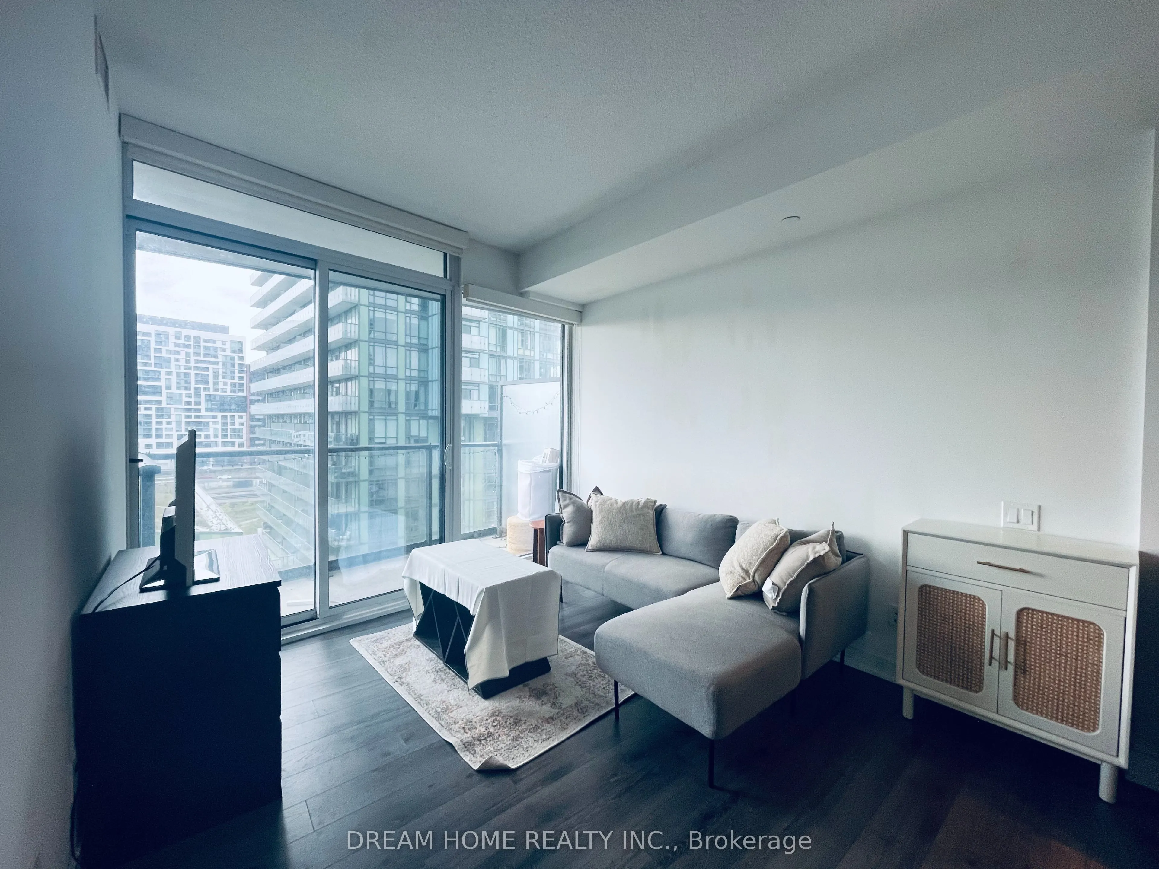 90 Queens Wharf Road, #811