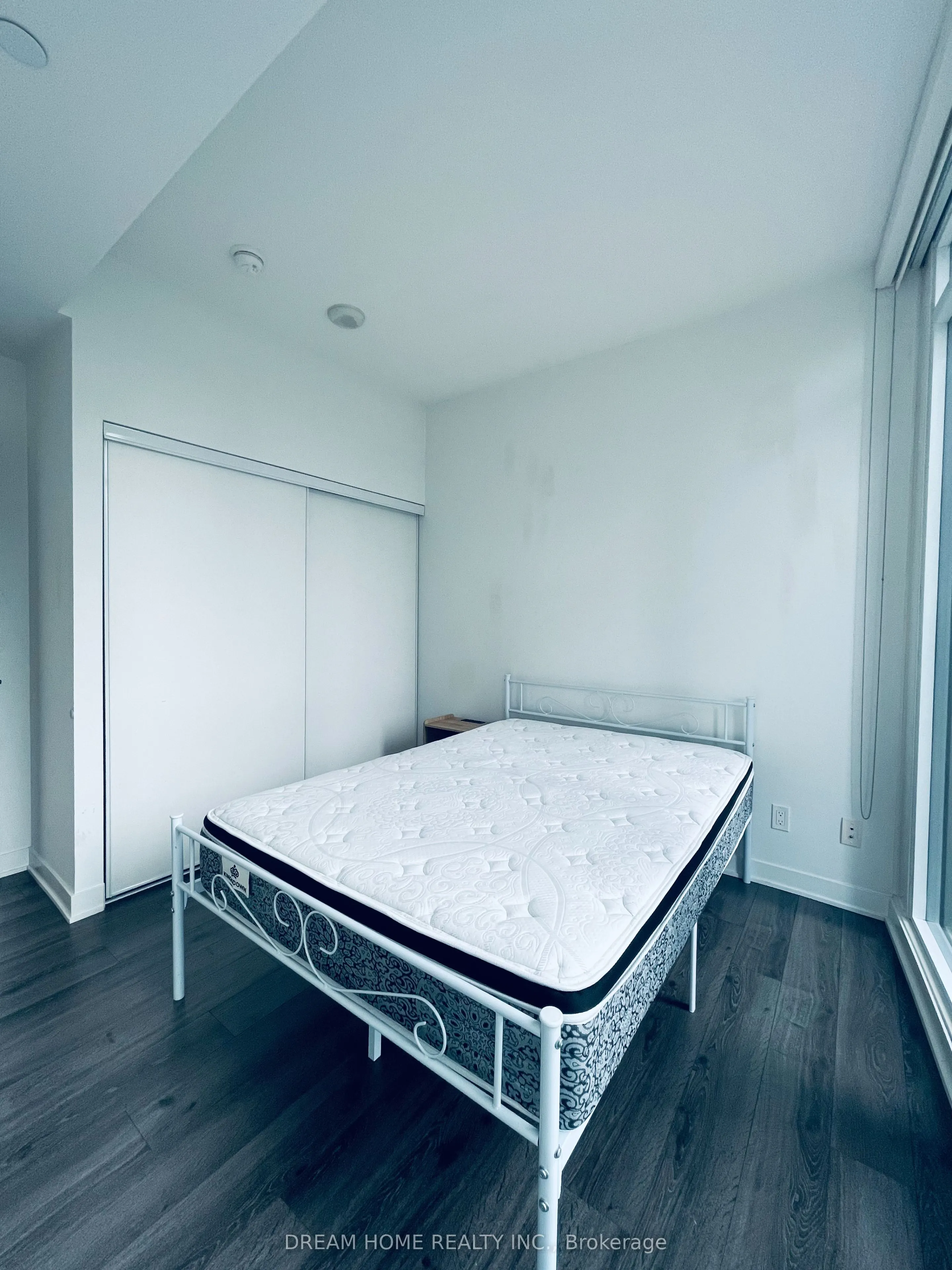 90 Queens Wharf Road, #811