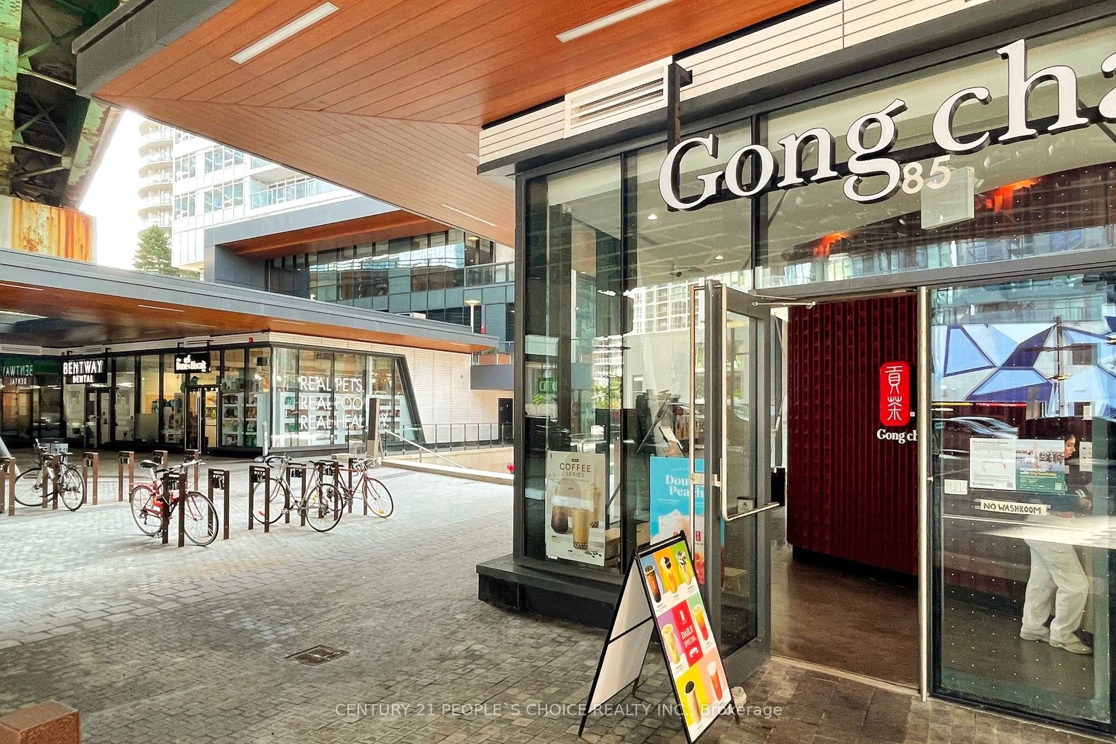 17 Bathurst Street, #1006