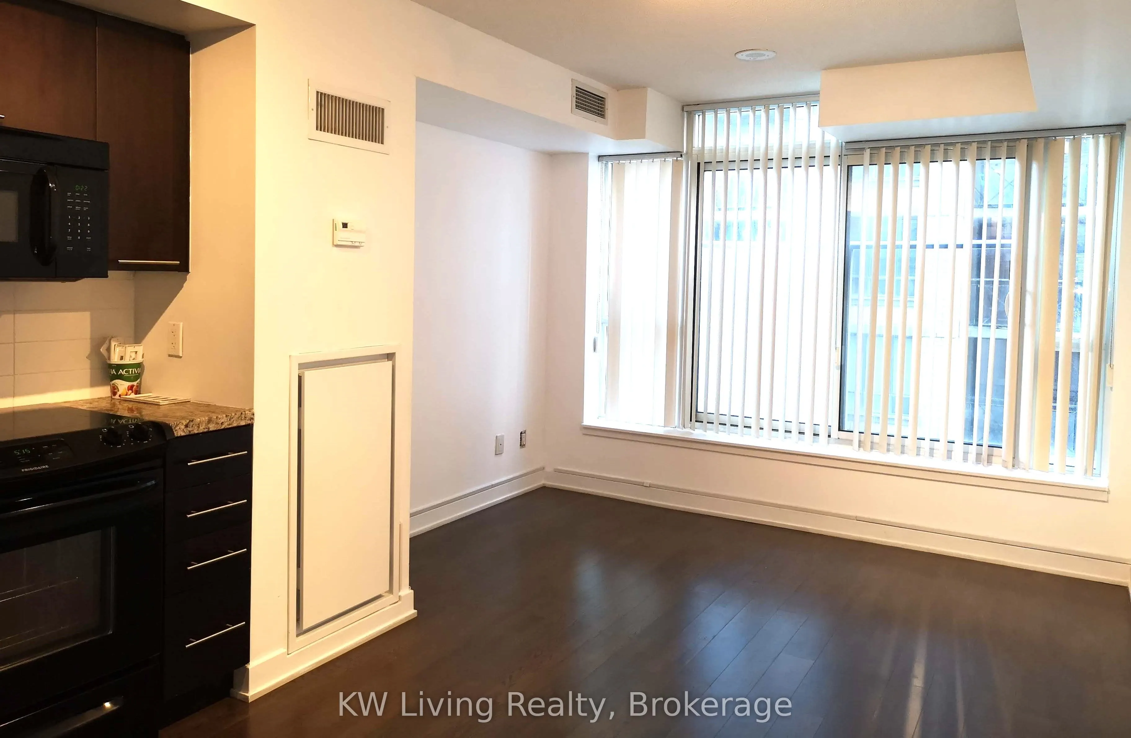 126 Simcoe Street, #606