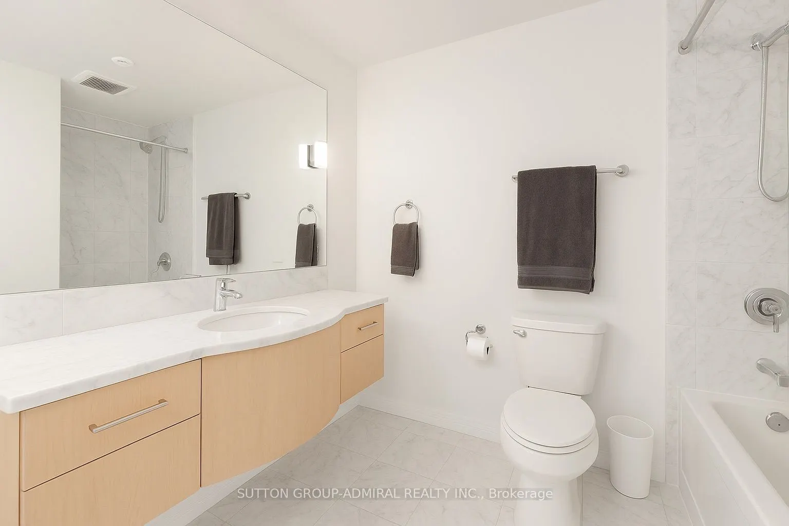 350 Wellington Street W, #201