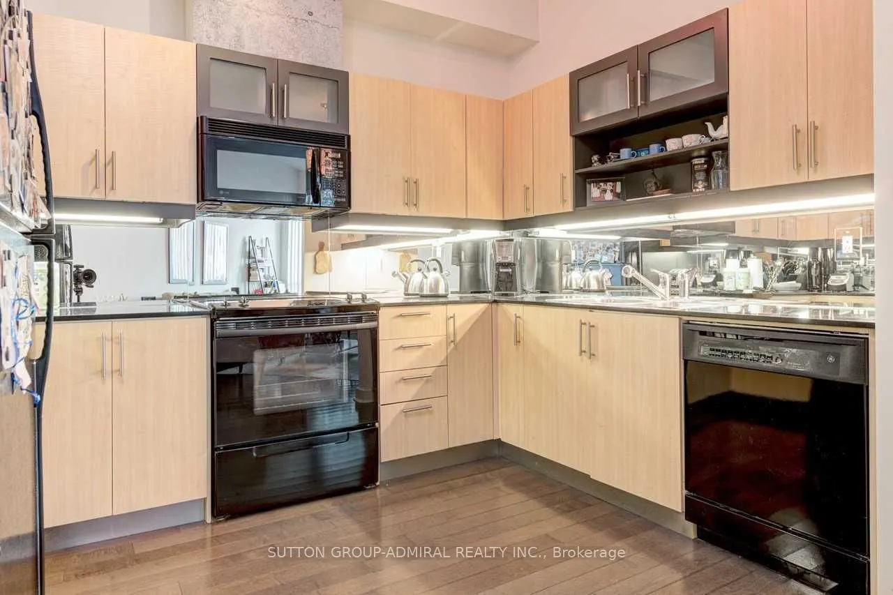 350 Wellington Street W, #201