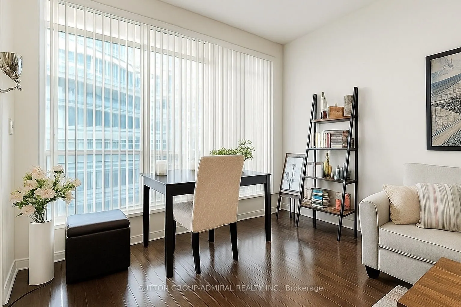 350 Wellington Street W, #201