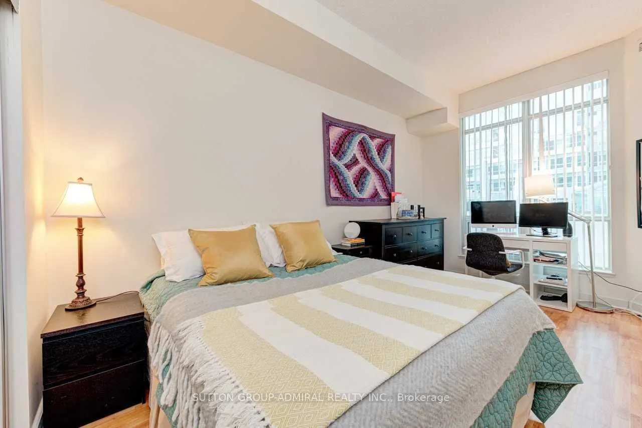 350 Wellington Street W, #201