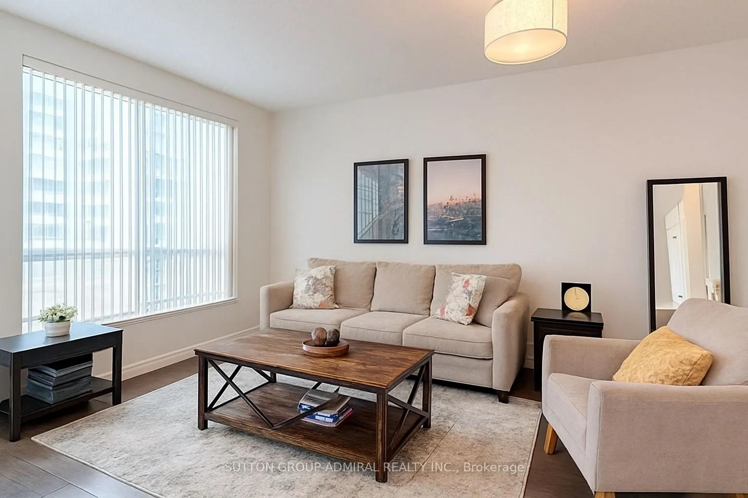 350 Wellington Street W, #201