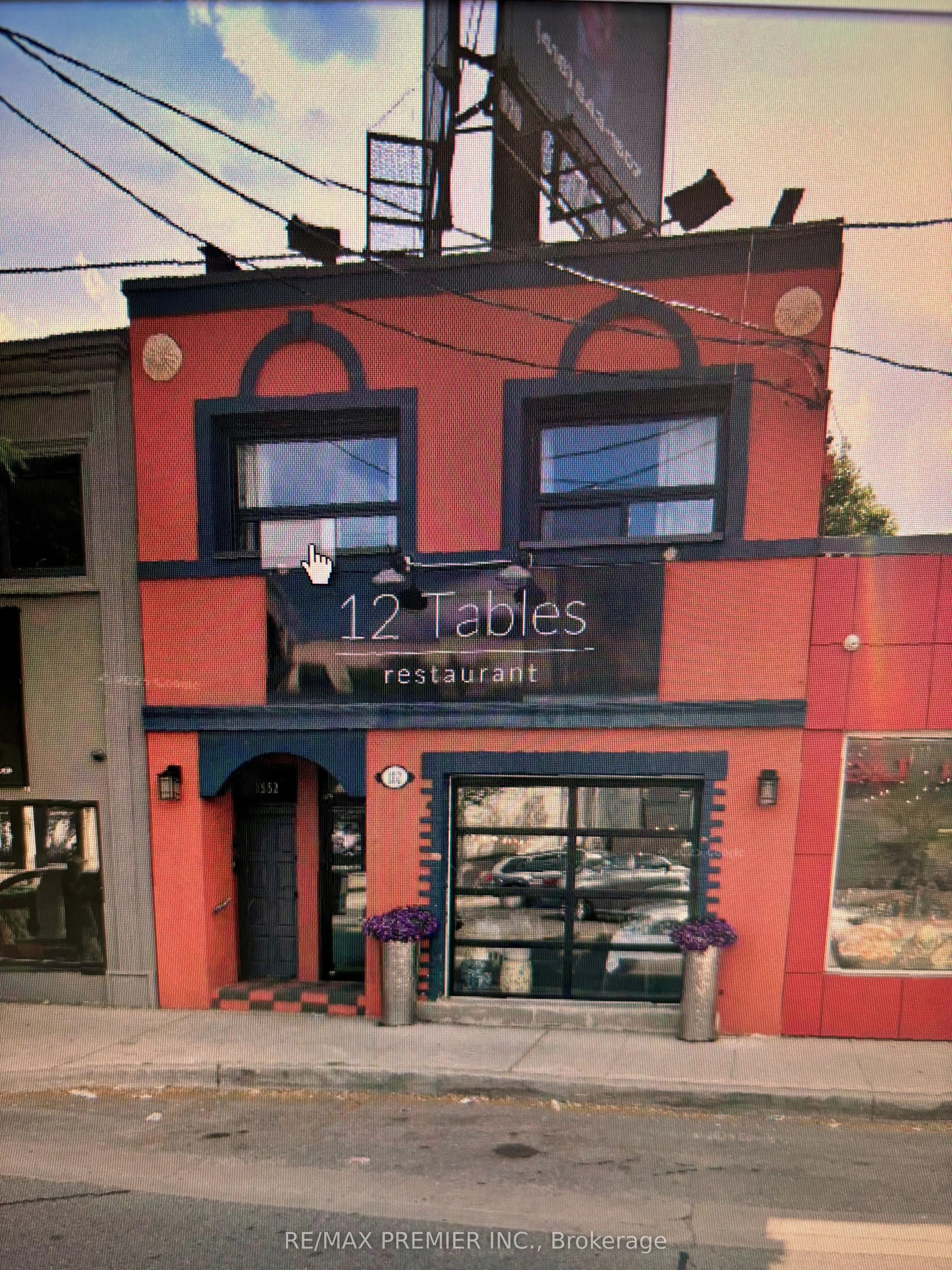 1552 Avenue Road