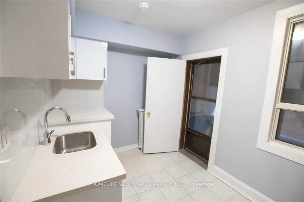 1104 College Street, #2nd floor