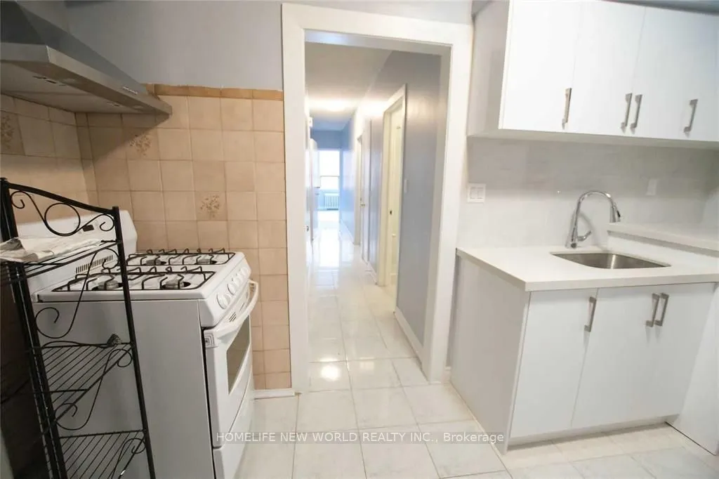 1104 College Street, #2nd floor