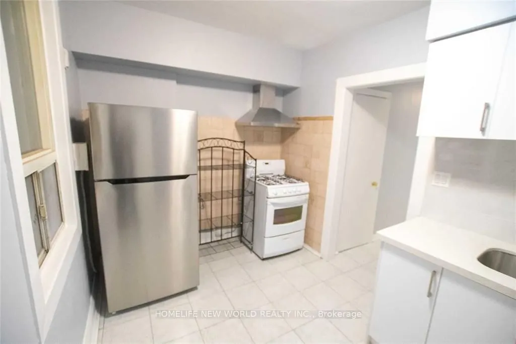 1104 College Street, #2nd floor
