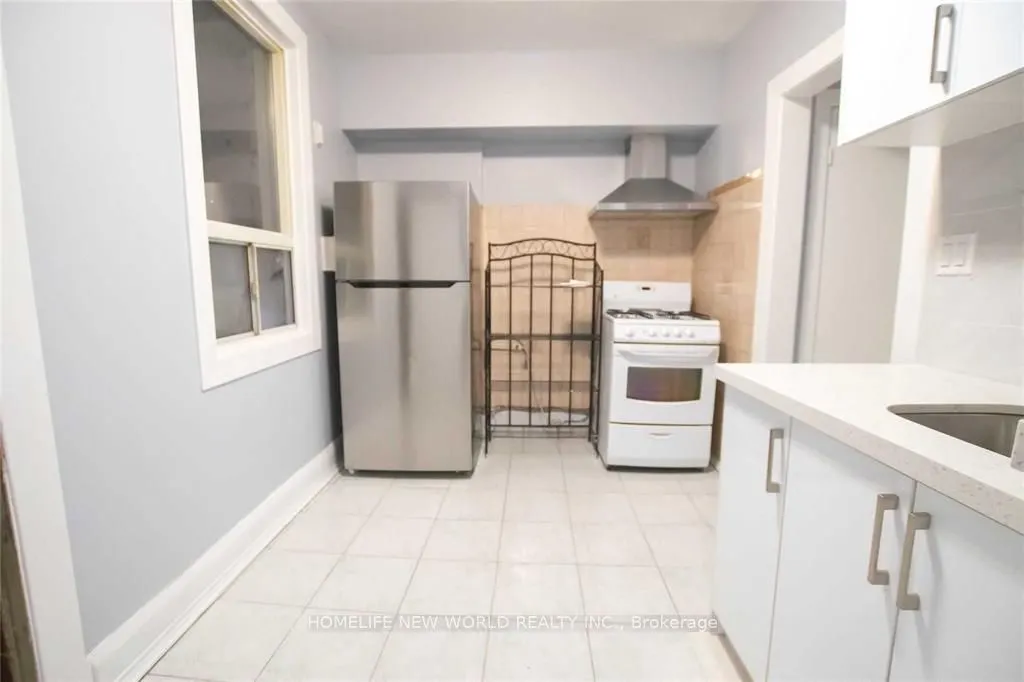 1104 College Street, #2nd floor