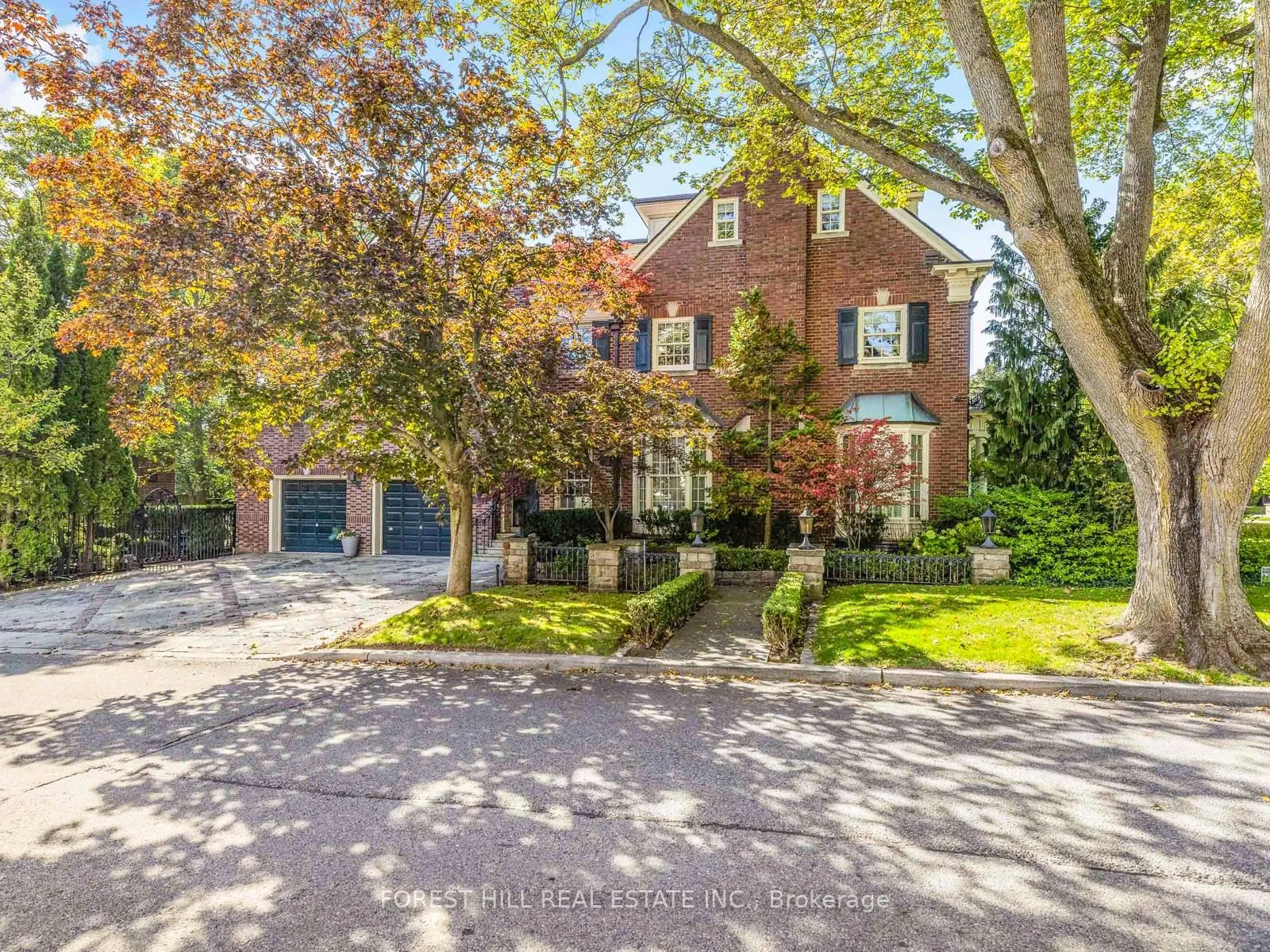 11 Dewbourne Avenue