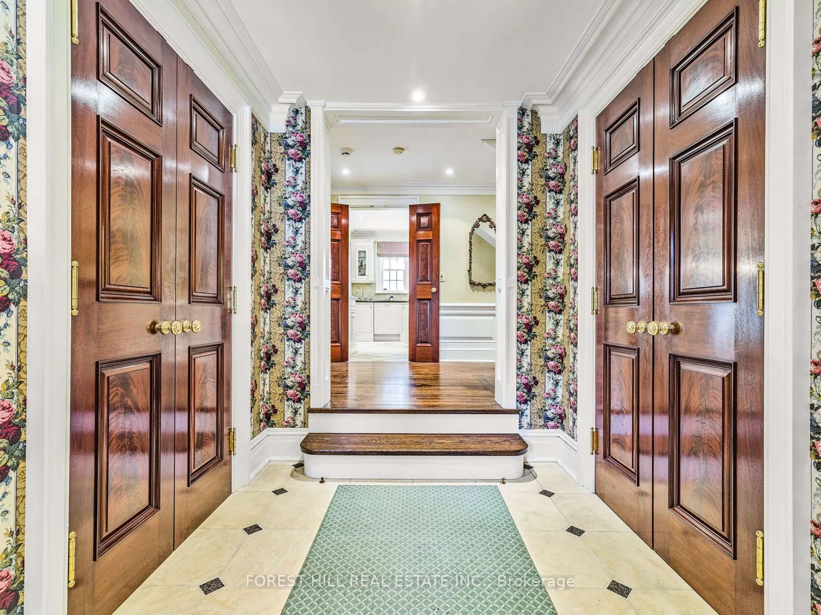 11 Dewbourne Avenue