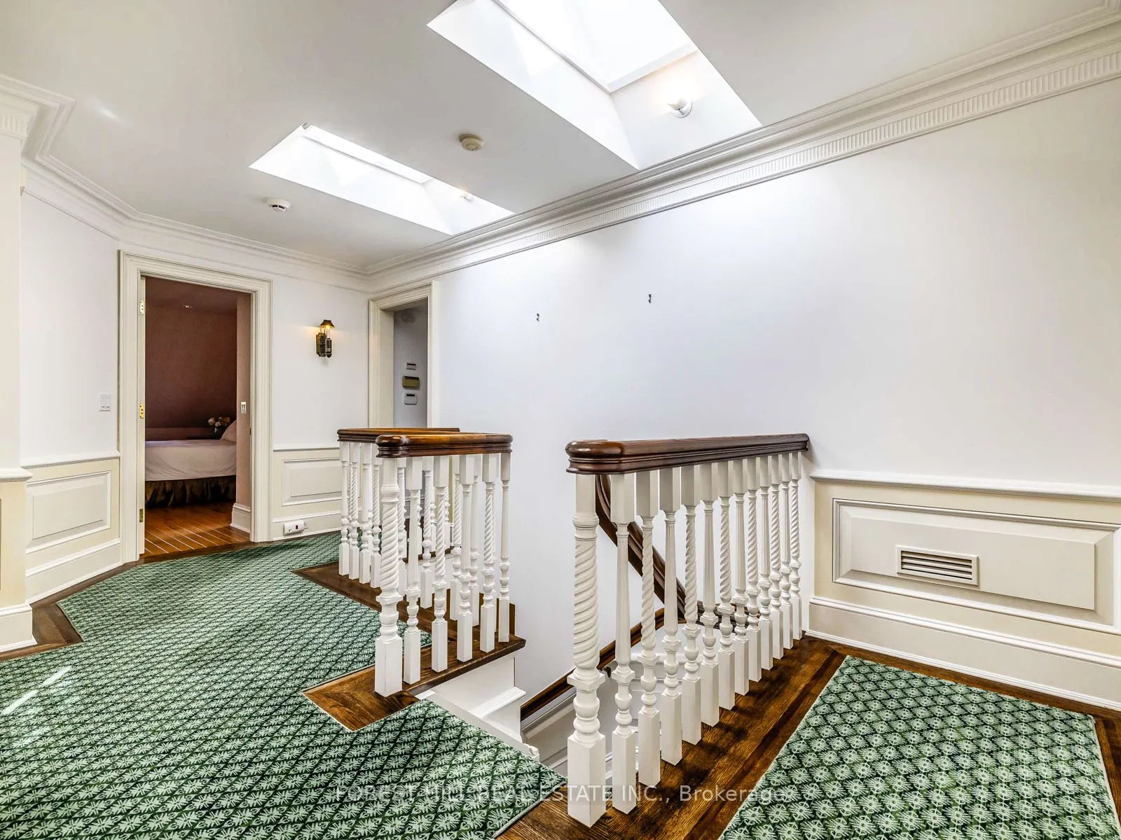 11 Dewbourne Avenue