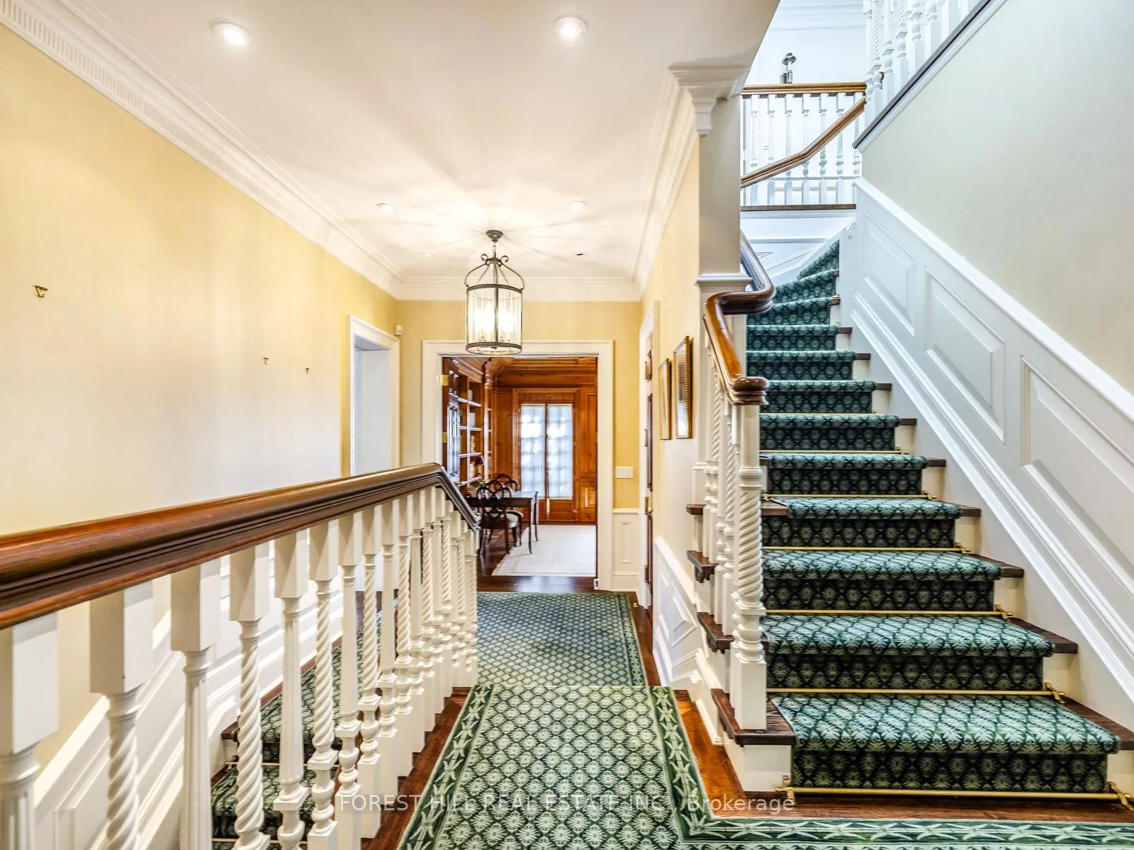 11 Dewbourne Avenue