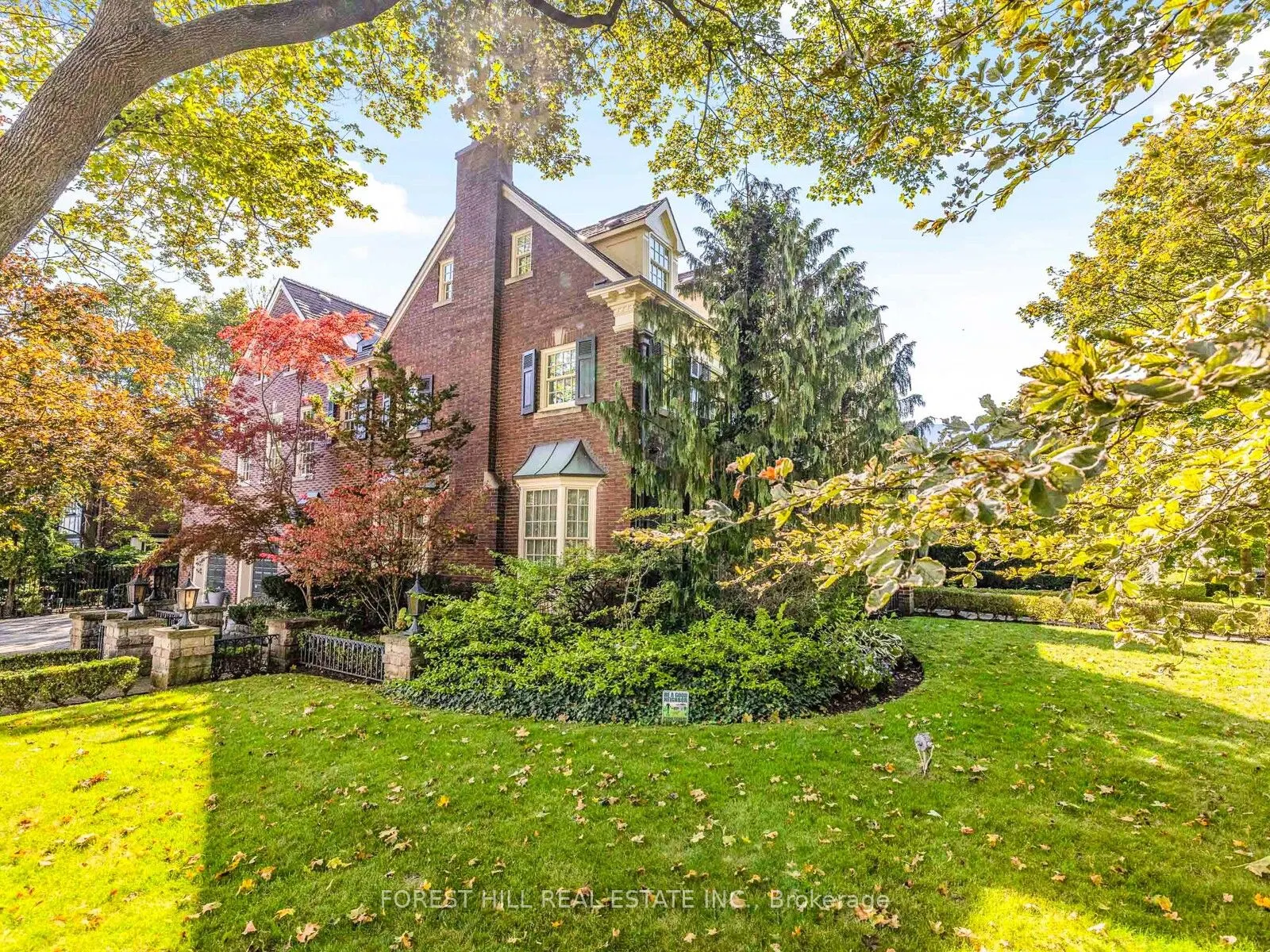 11 Dewbourne Avenue