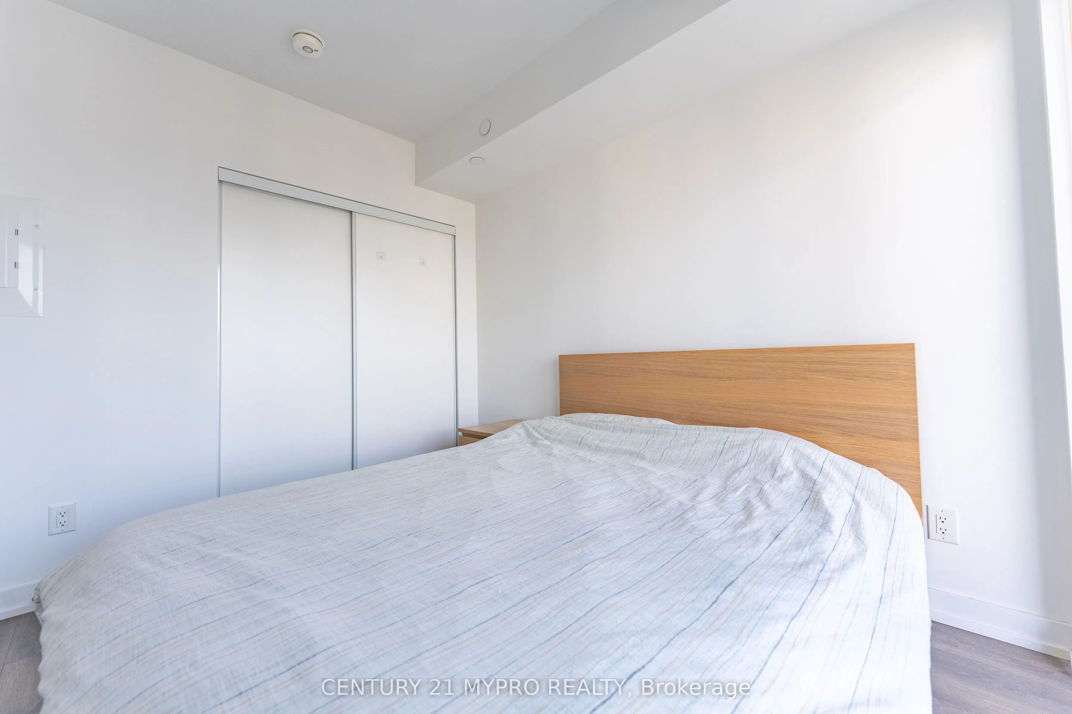 159 Wellesley Street E, #2501