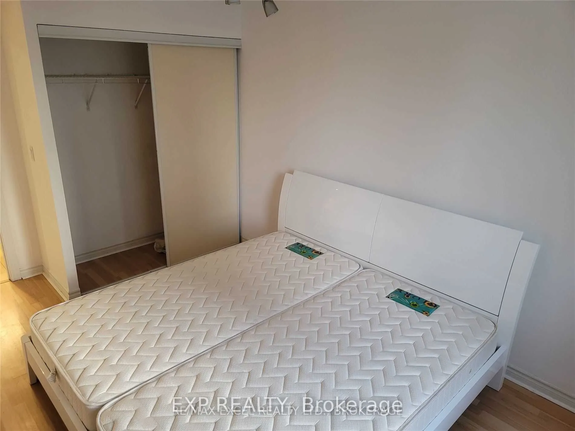 18 Sommerset Way, #1007